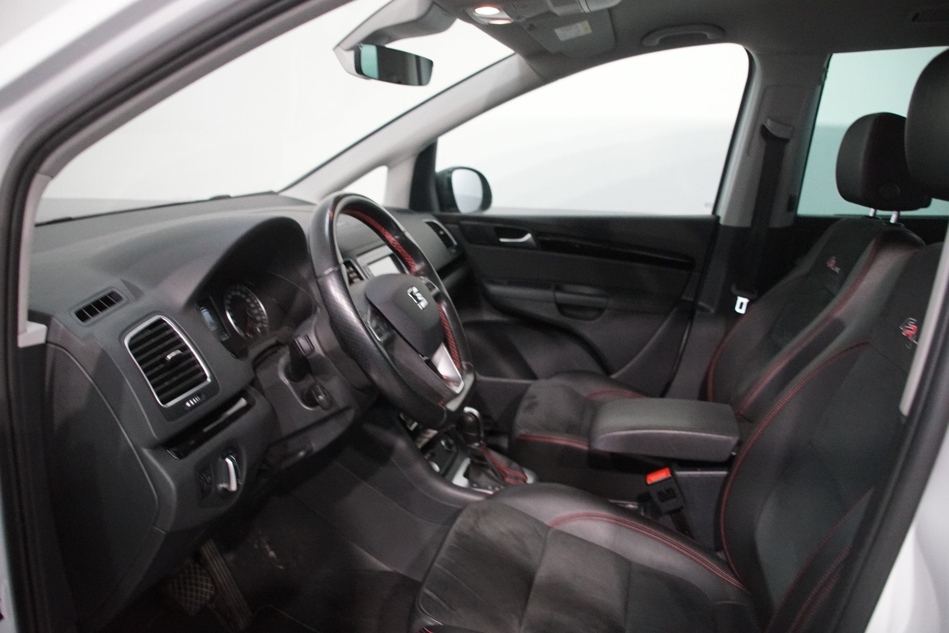 SEAT Alhambra 2.0 TDI FR Line 4Drive !!AHK!! 7-Sitze-image-11