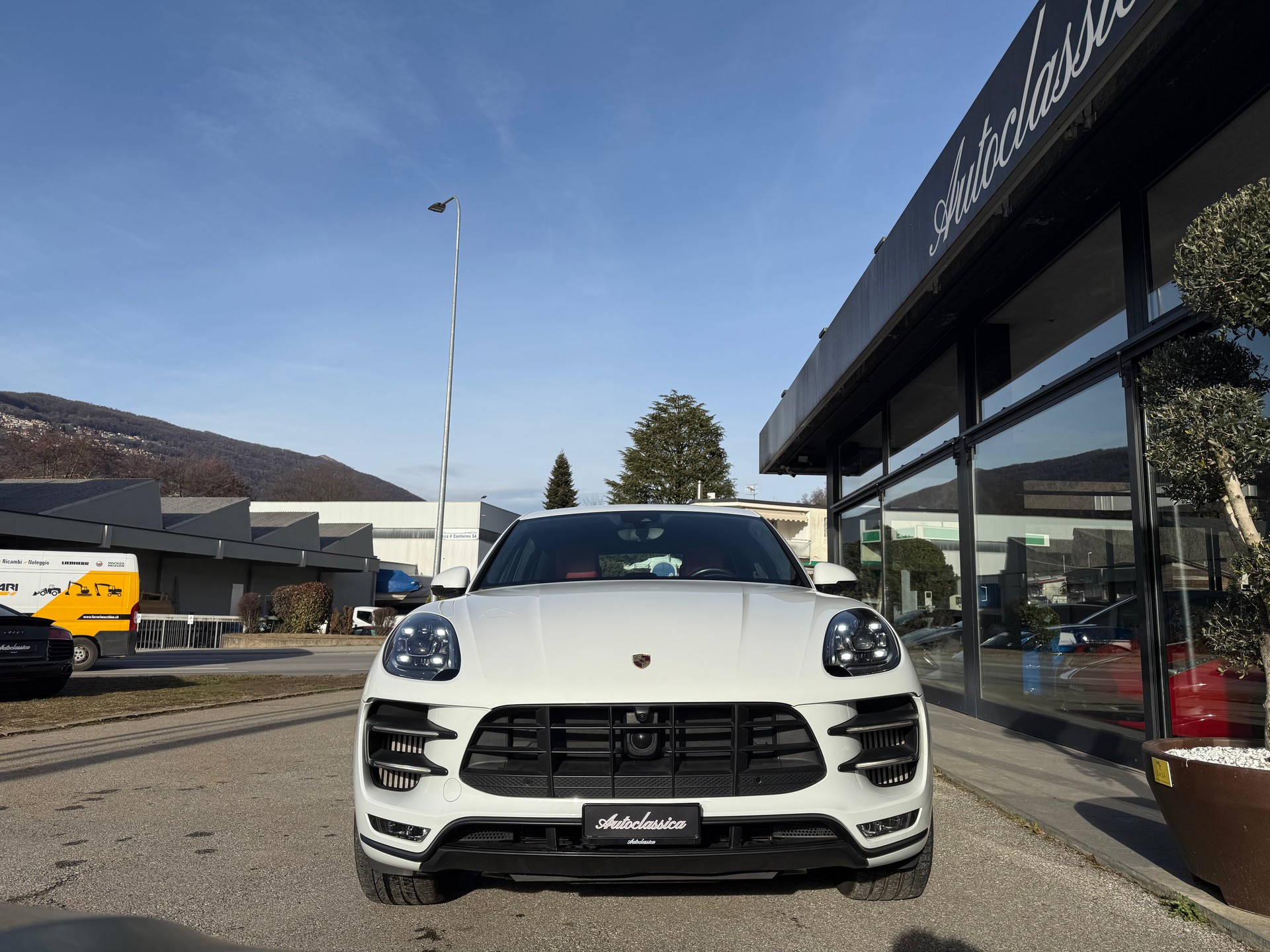 PORSCHE Macan Turbo PDK-image-1