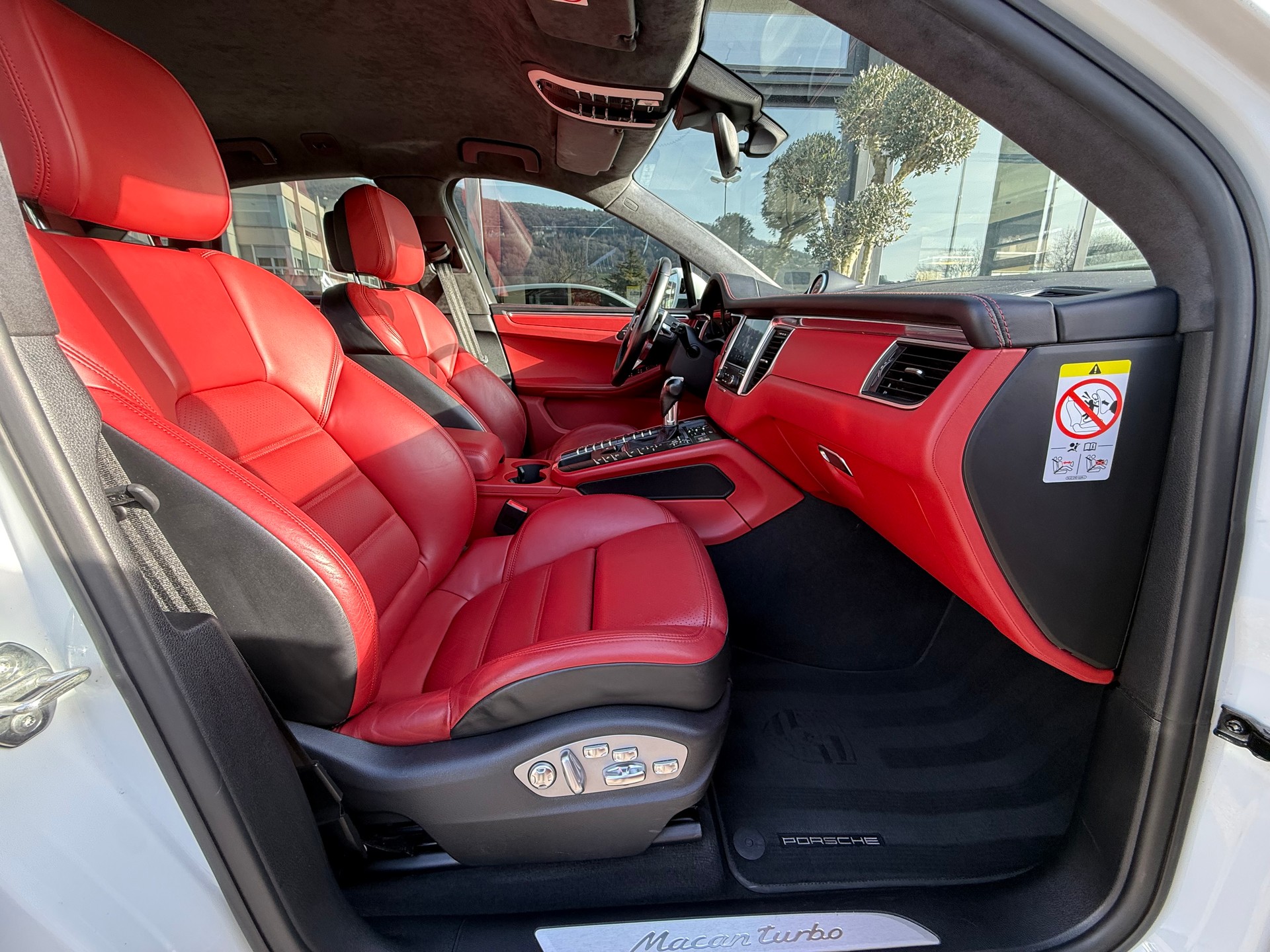 PORSCHE Macan Turbo PDK-image-10
