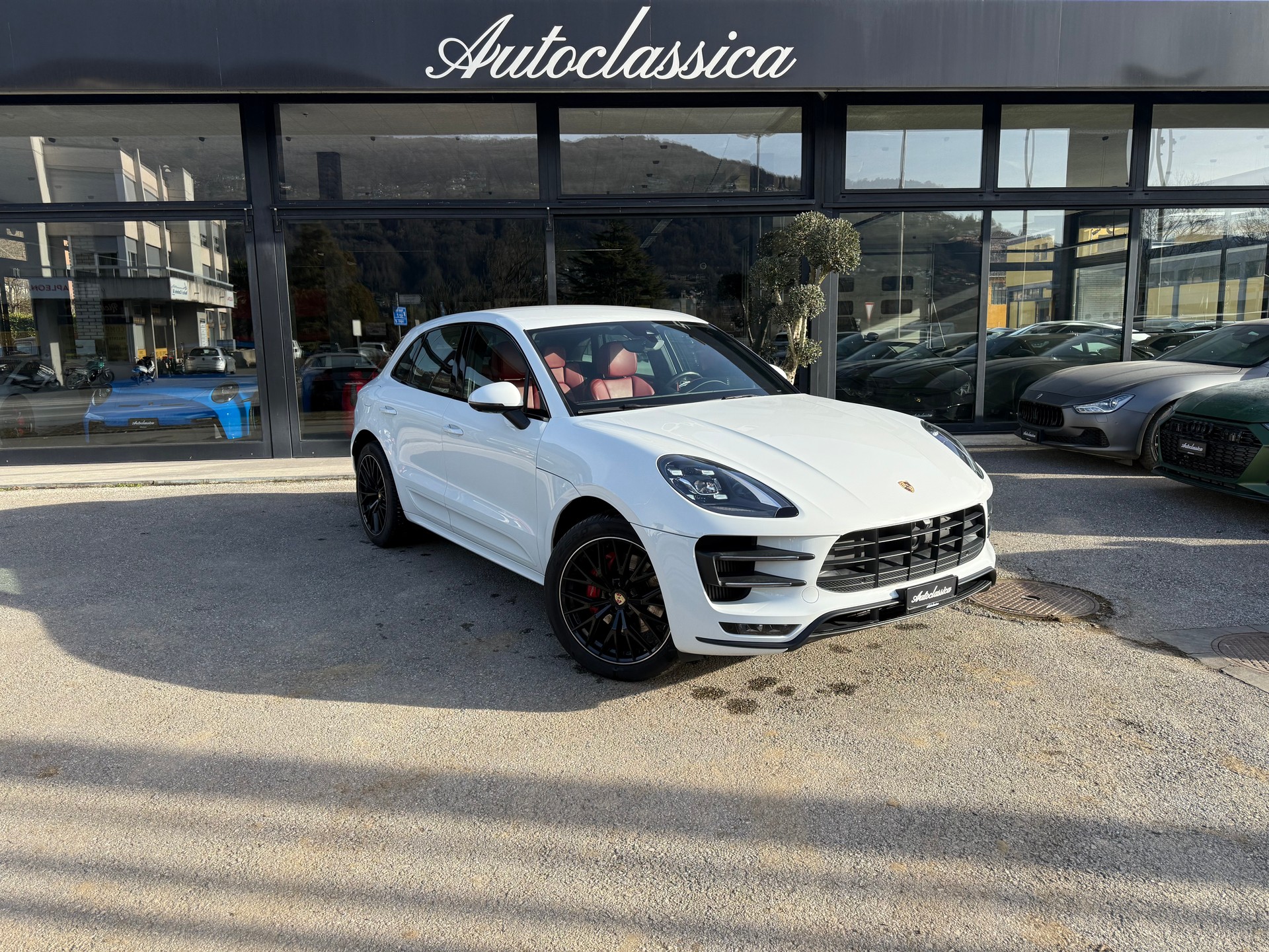 PORSCHE Macan Turbo PDK-image-0