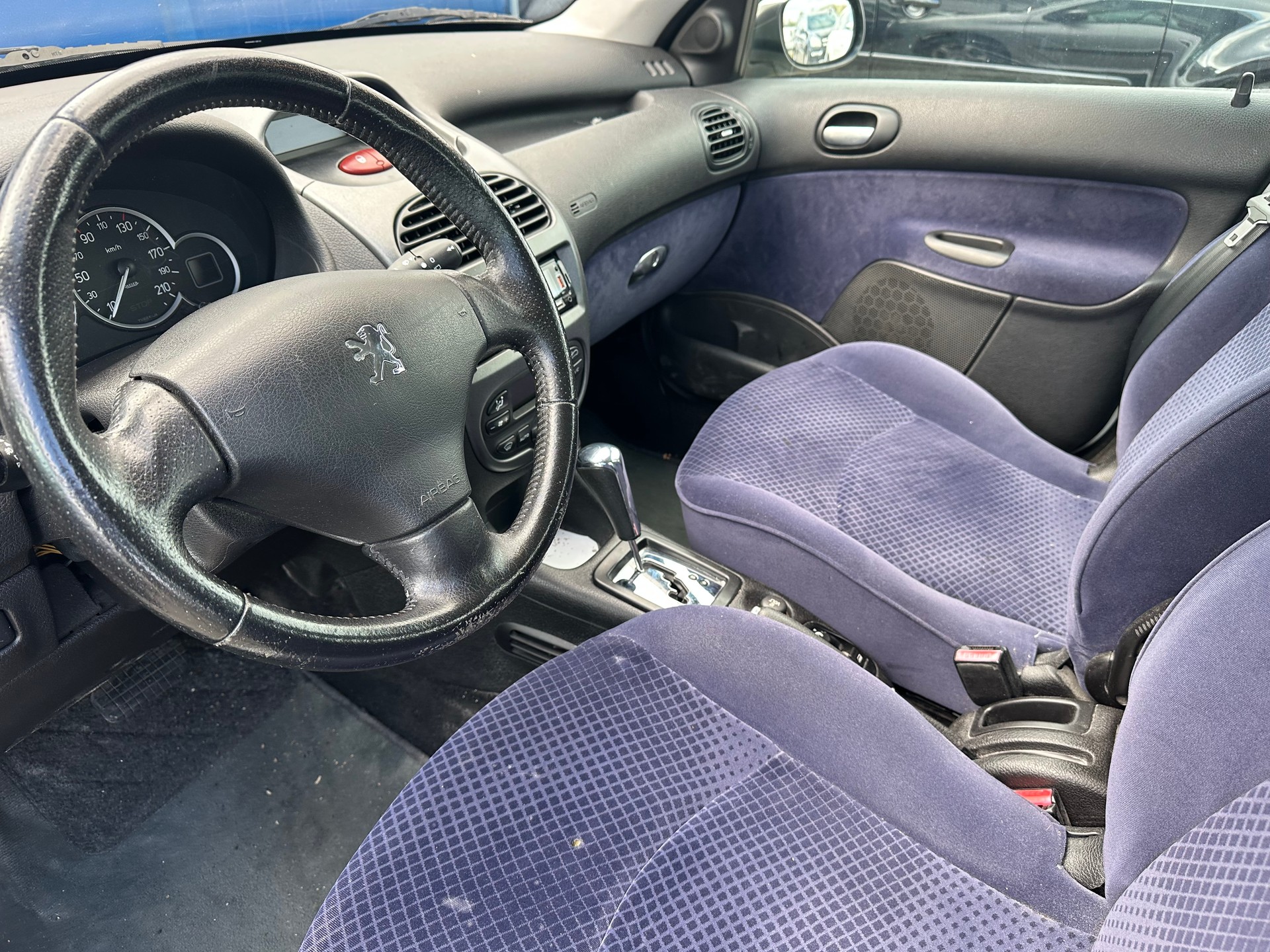 PEUGEOT 206 1.6 16V (XT) Premium-image-9