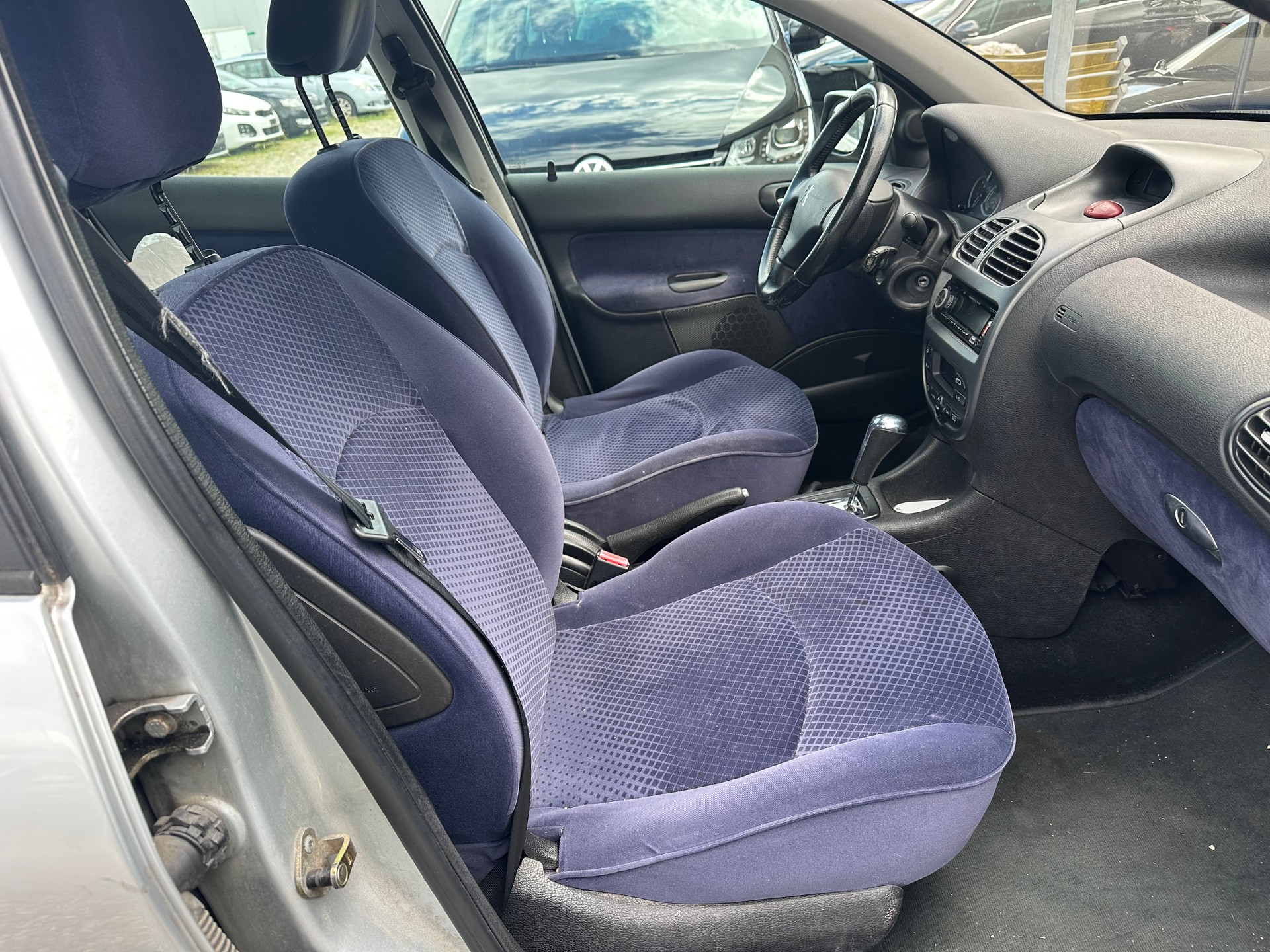 PEUGEOT 206 1.6 16V (XT) Premium-image-10