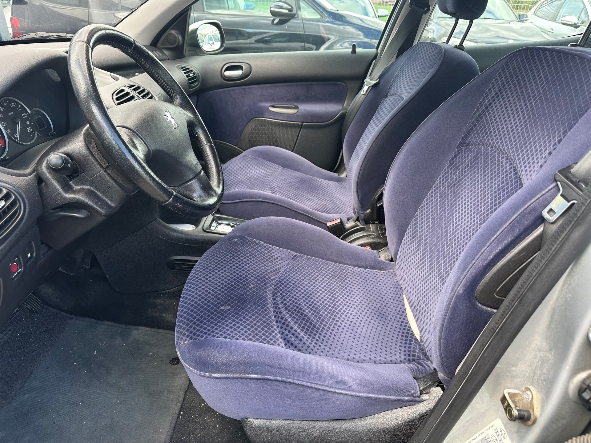 PEUGEOT 206 1.6 16V (XT) Premium-image-7