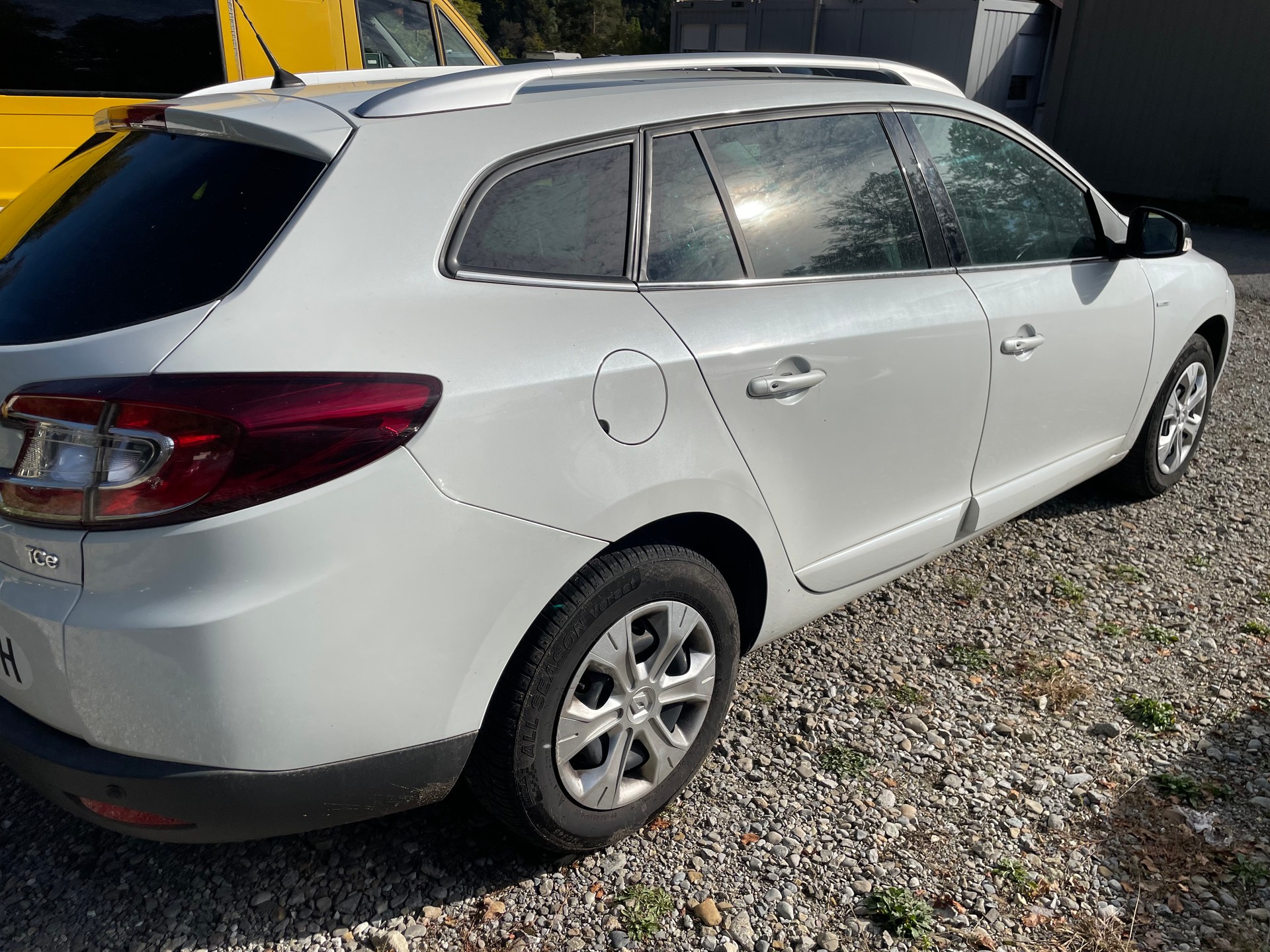 RENAULT Mégane Grandtour 1.2 16V Turbo Bose EDC-image-7