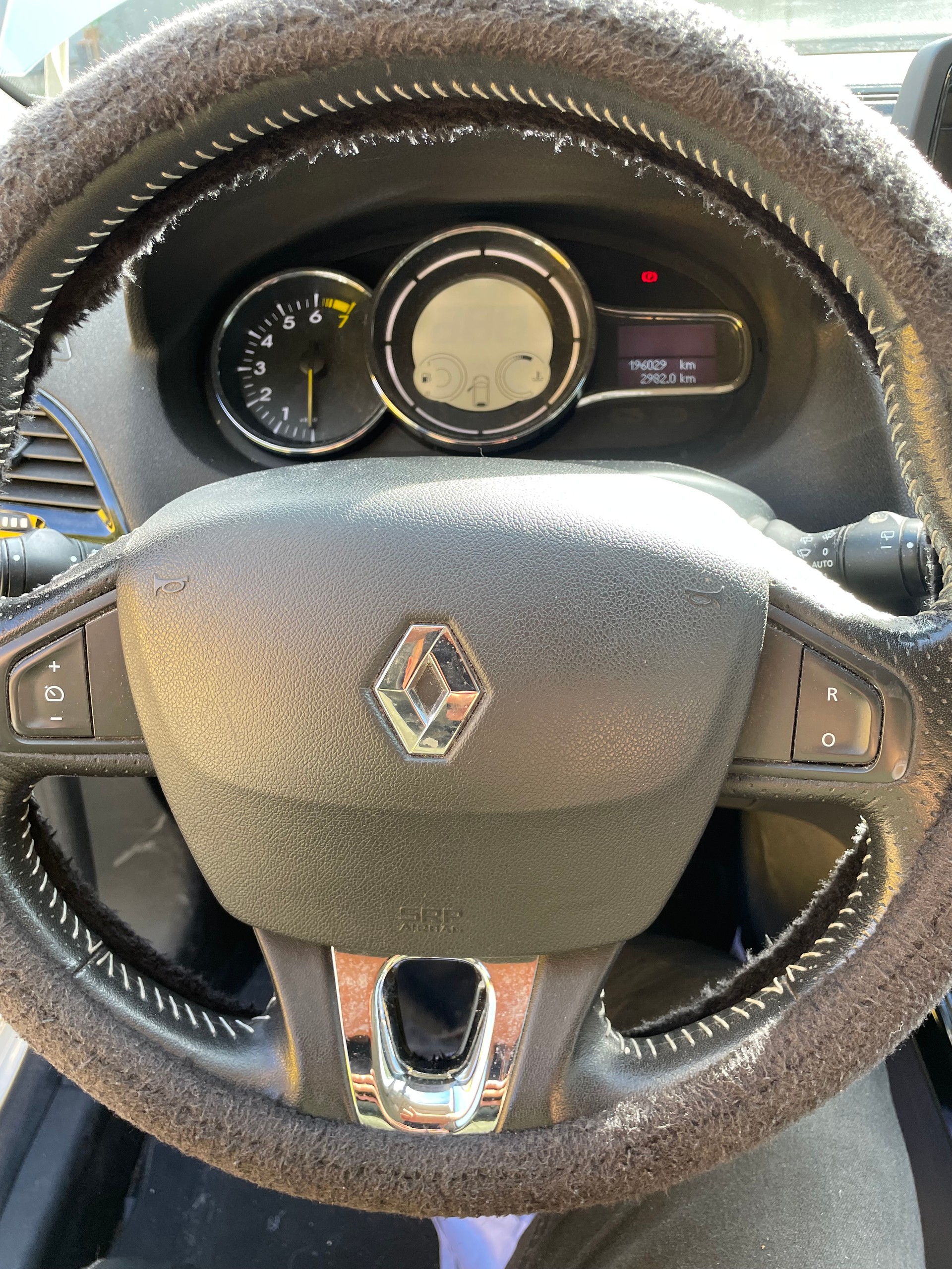 RENAULT Mégane Grandtour 1.2 16V Turbo Bose EDC-image-9