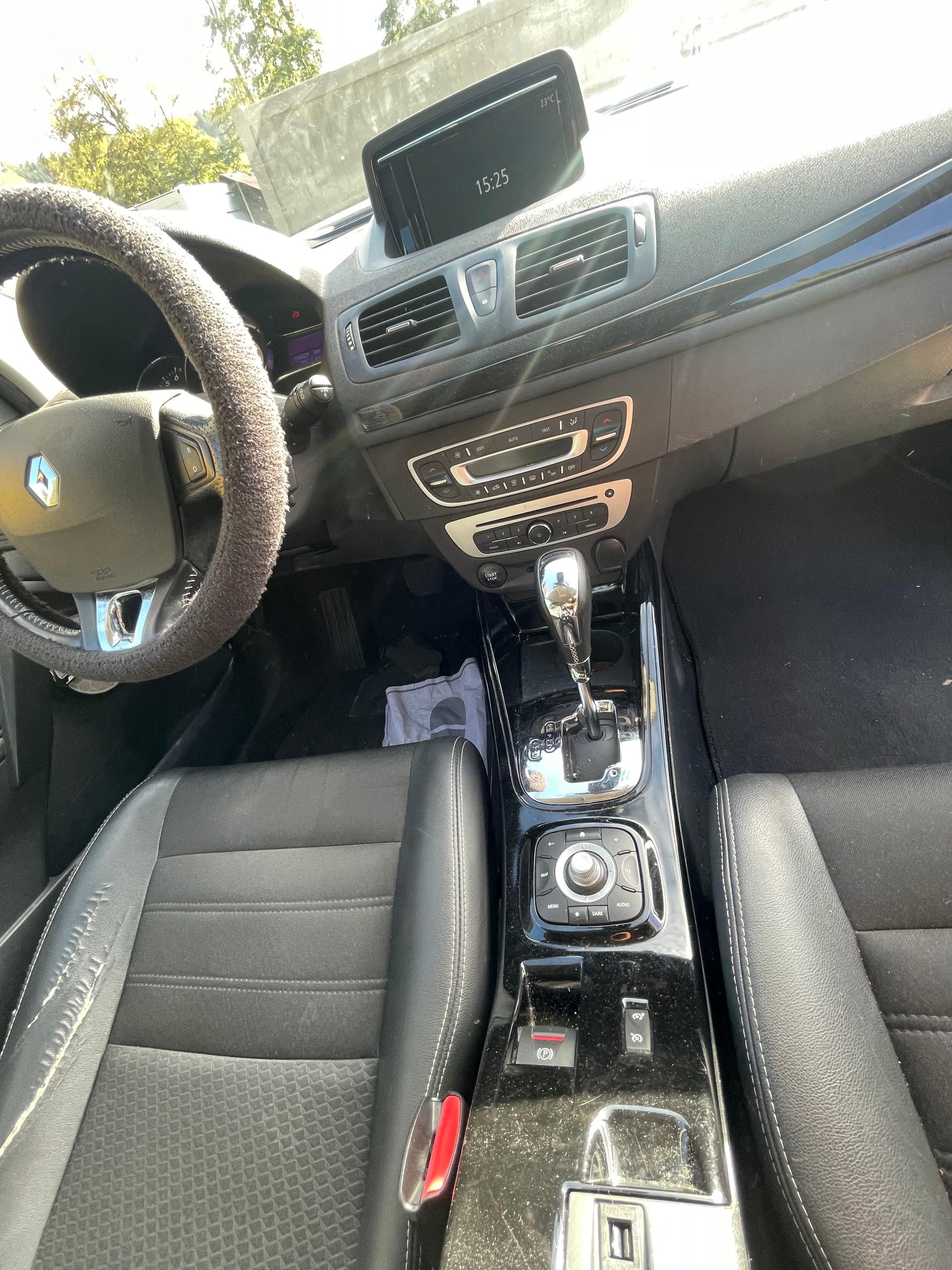 RENAULT Mégane Grandtour 1.2 16V Turbo Bose EDC-image-11