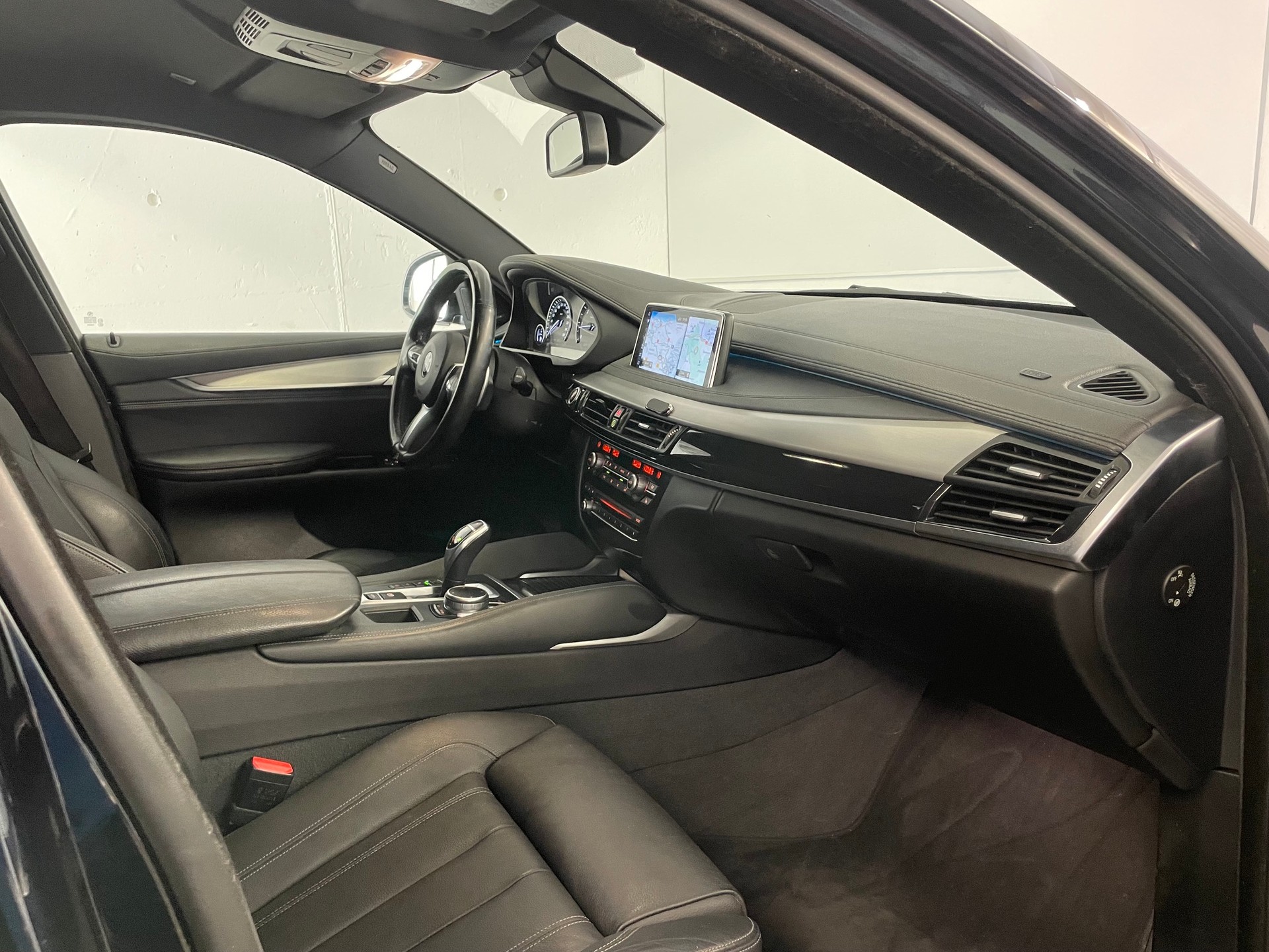 BMW X6 xDrive 30d M-SPORT-image-8