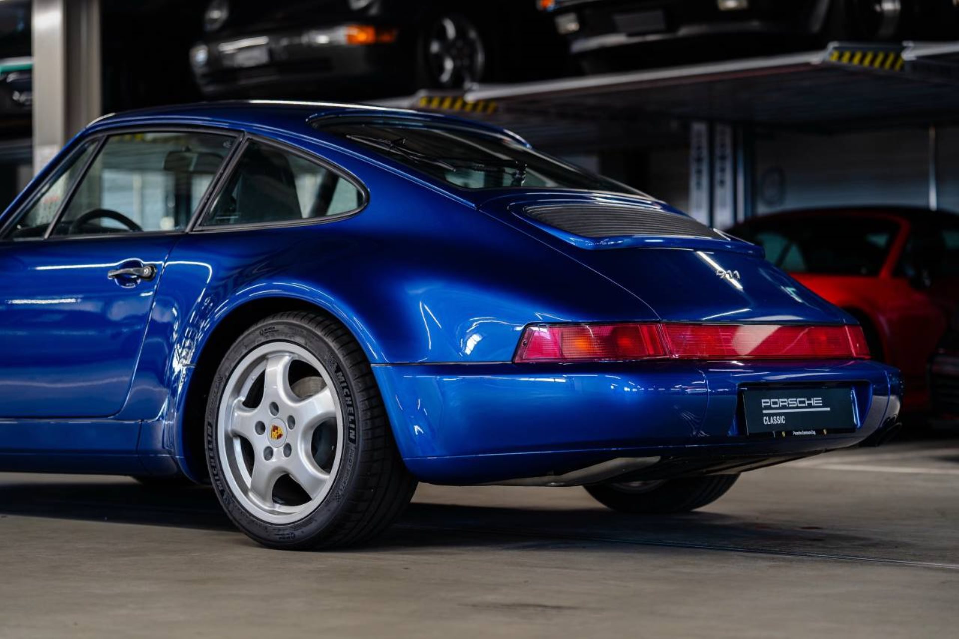 PORSCHE 911 Carrera 2 Coupé-image-6
