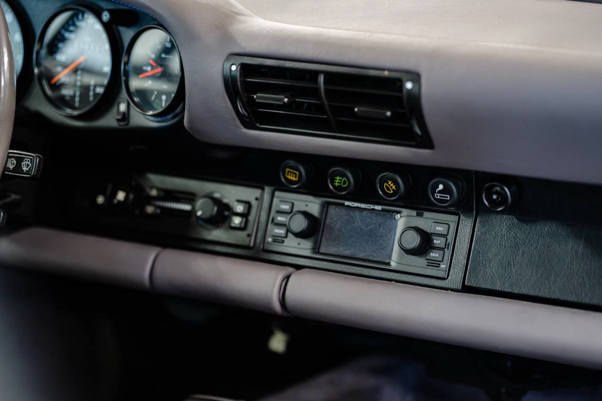 PORSCHE 911 Carrera 2 Coupé-image-15