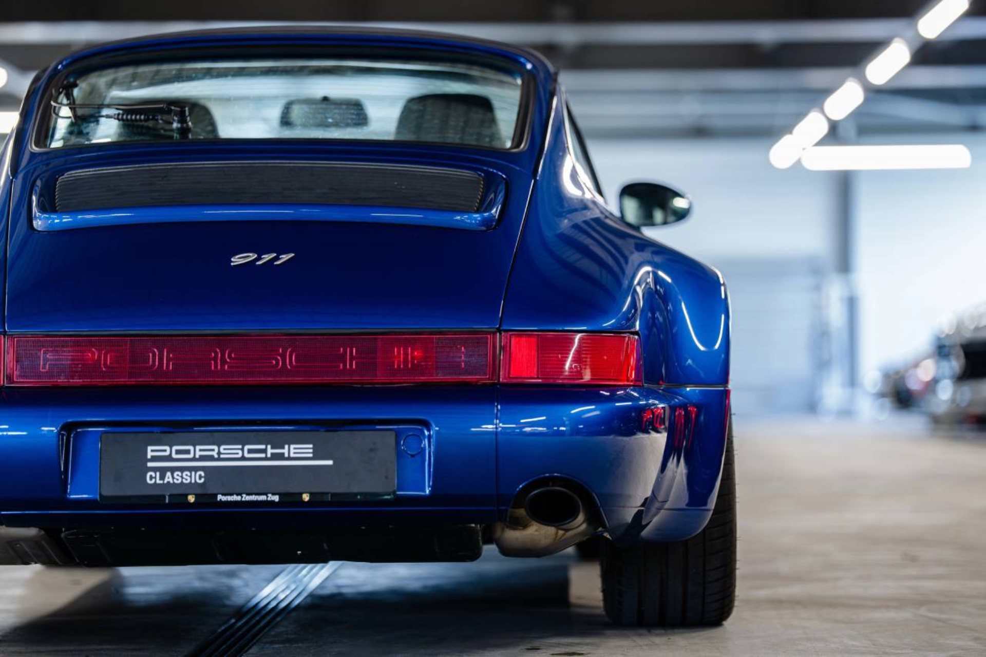 PORSCHE 911 Carrera 2 Coupé-image-10