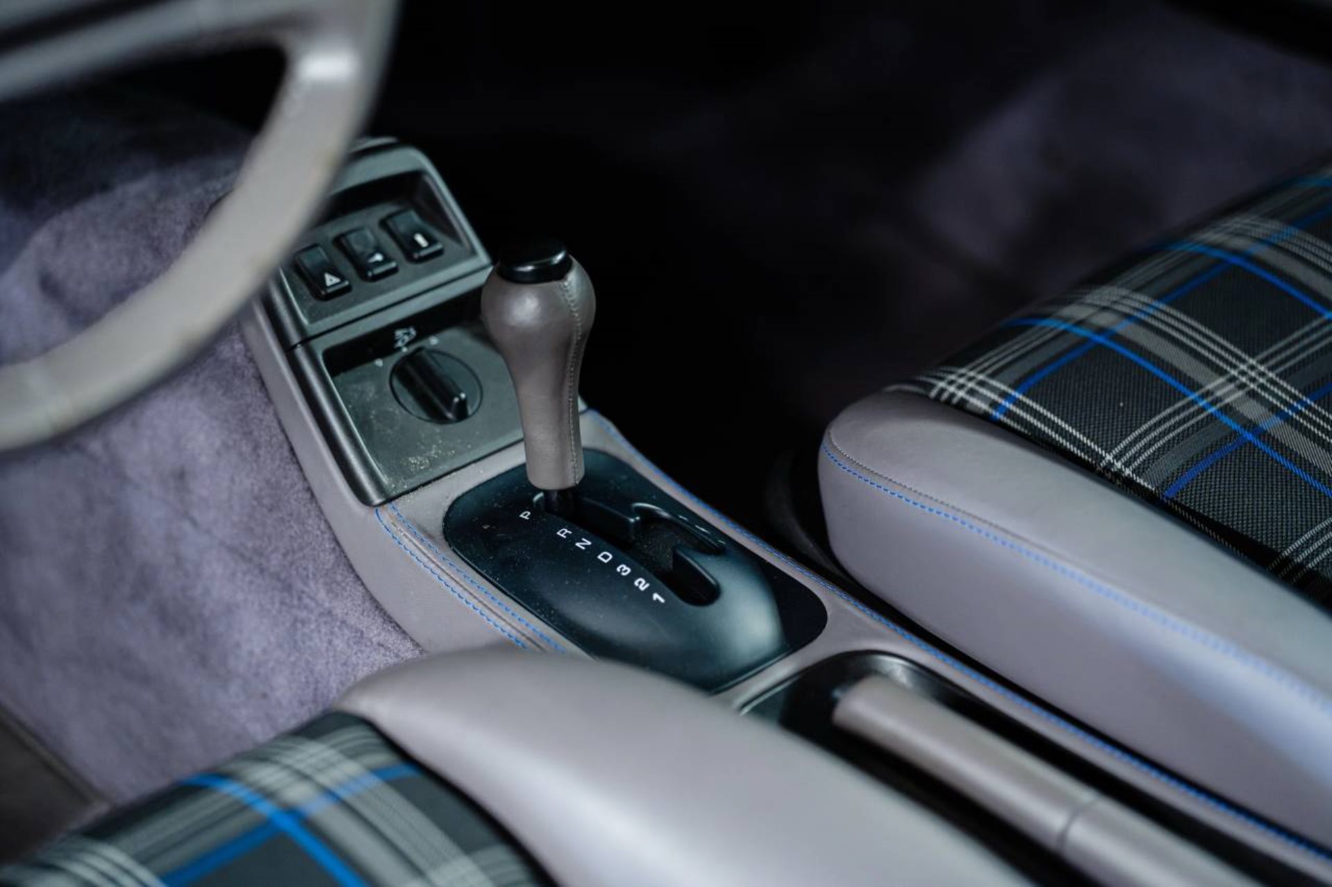PORSCHE 911 Carrera 2 Coupé-image-11
