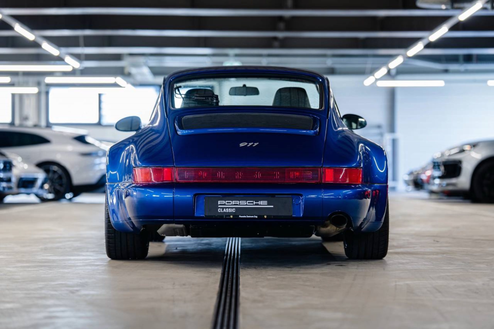 PORSCHE 911 Carrera 2 Coupé-image-8