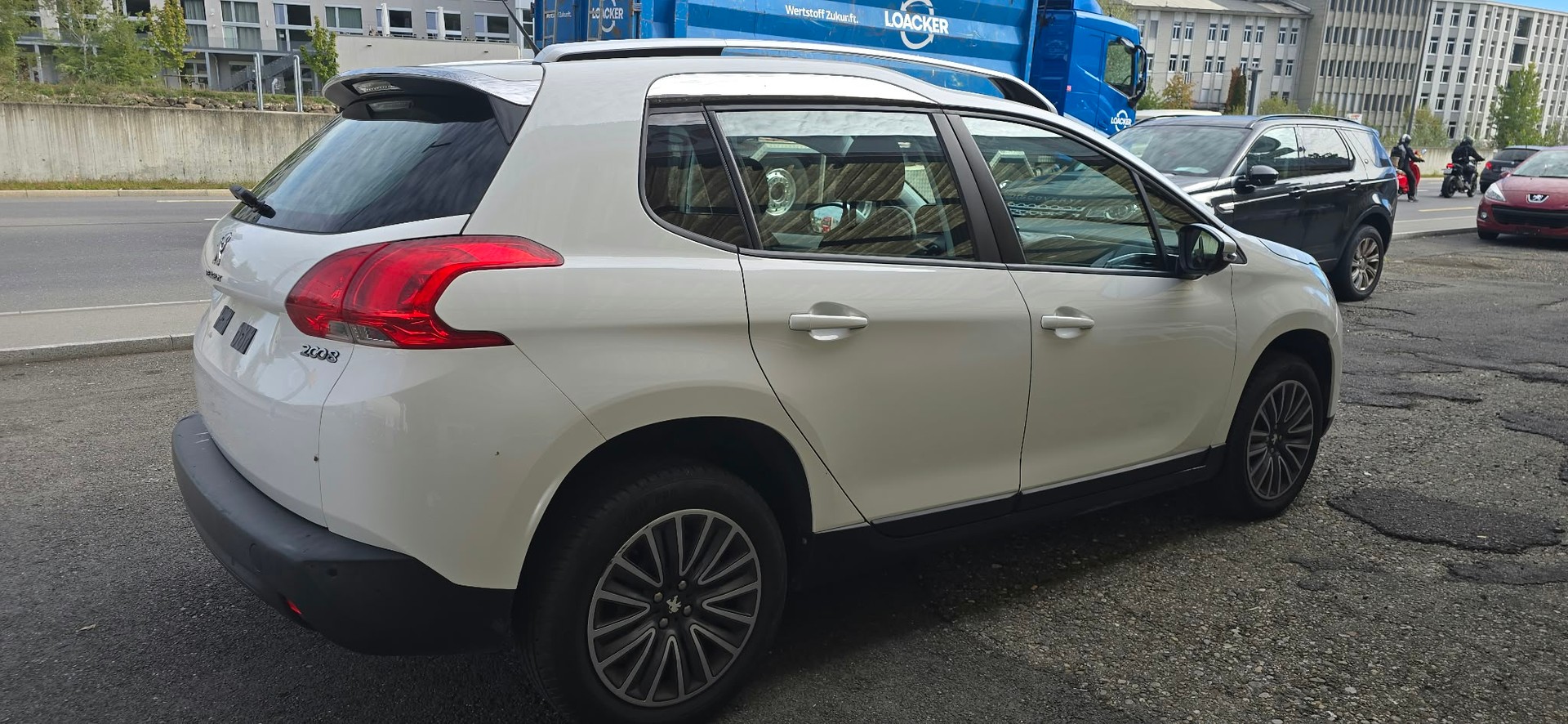 PEUGEOT 2008 1.2 VTI Style-image-2