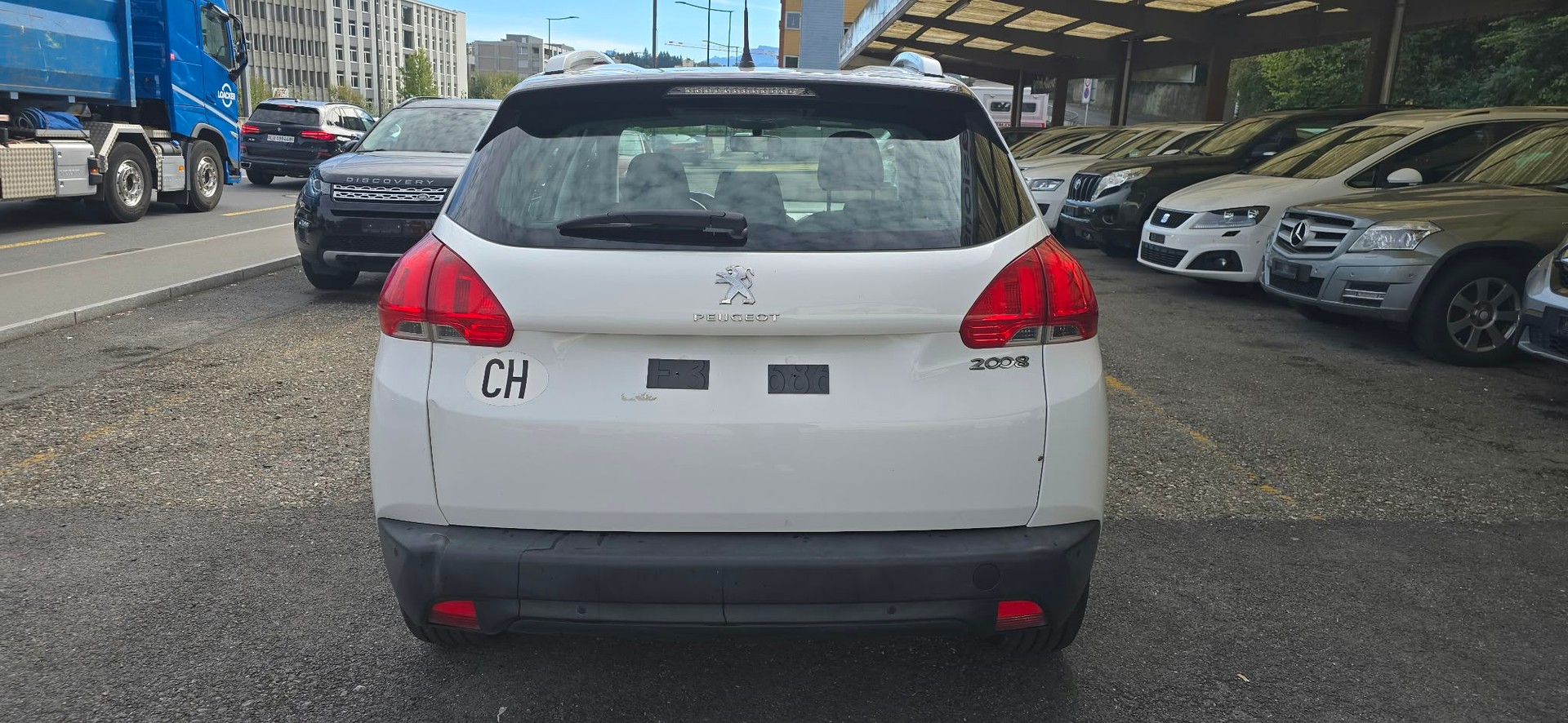 PEUGEOT 2008 1.2 VTI Style-image-6