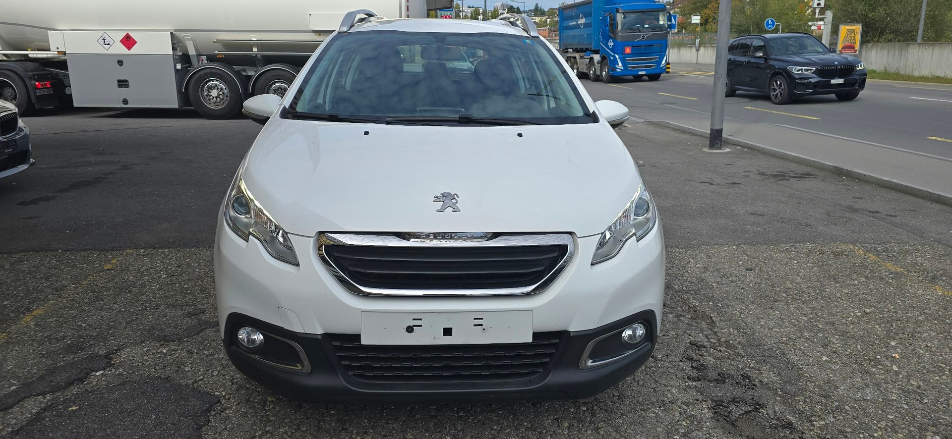 PEUGEOT 2008 1.2 VTI Style-image-0
