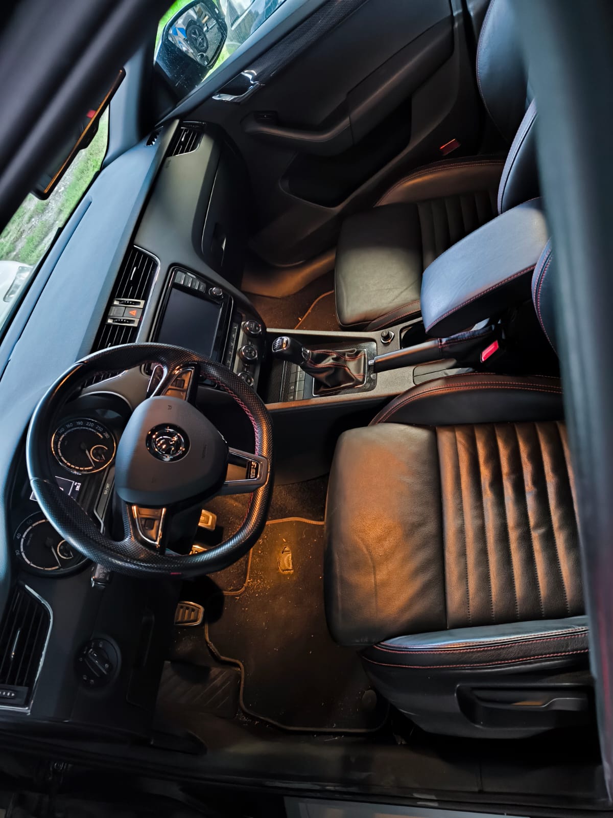 SKODA Octavia Combi 2.0 TSI RS-image-8