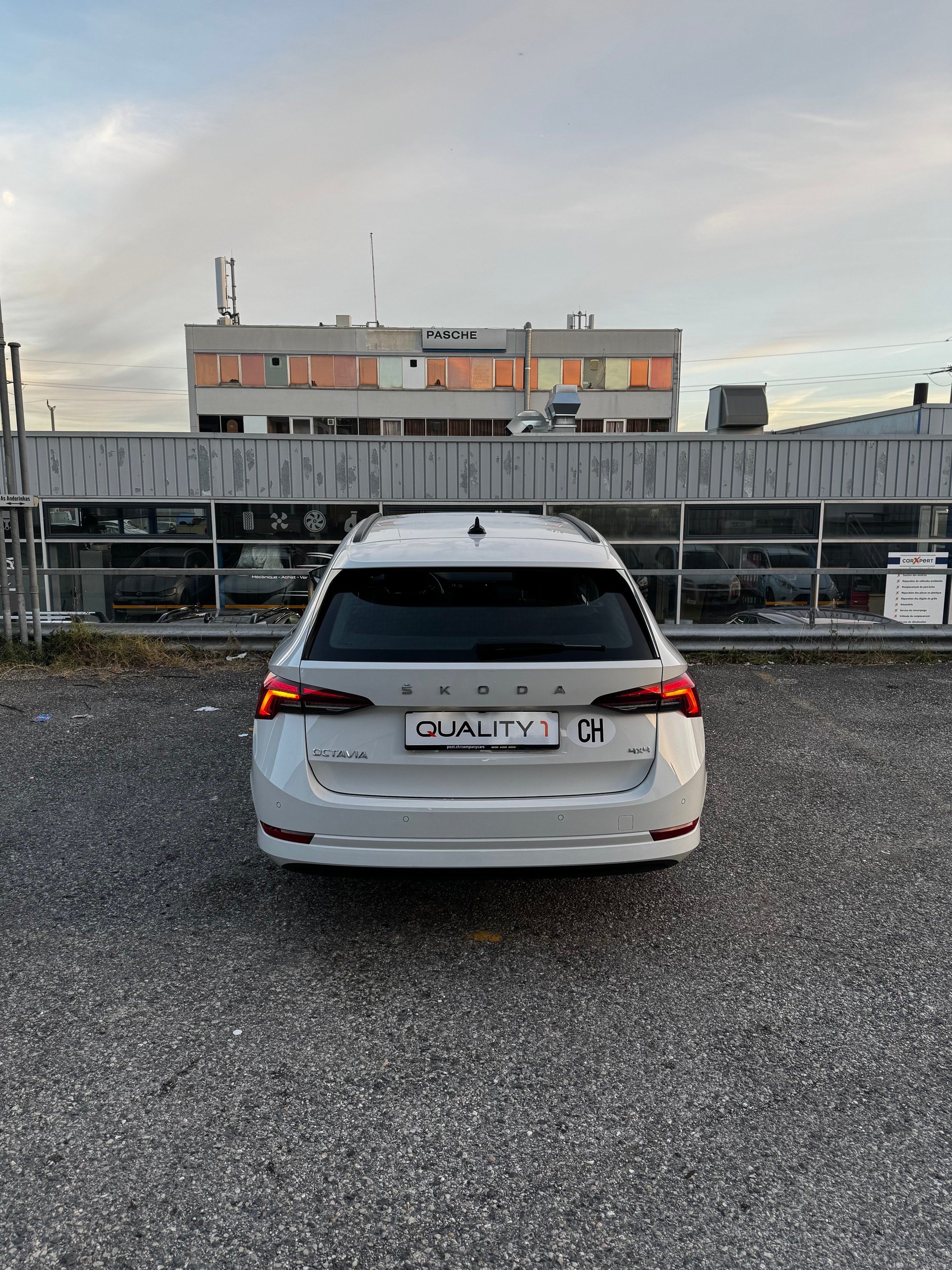 SKODA Octavia Combi 2.0 TDI DSG Ambition 4x4-image-4