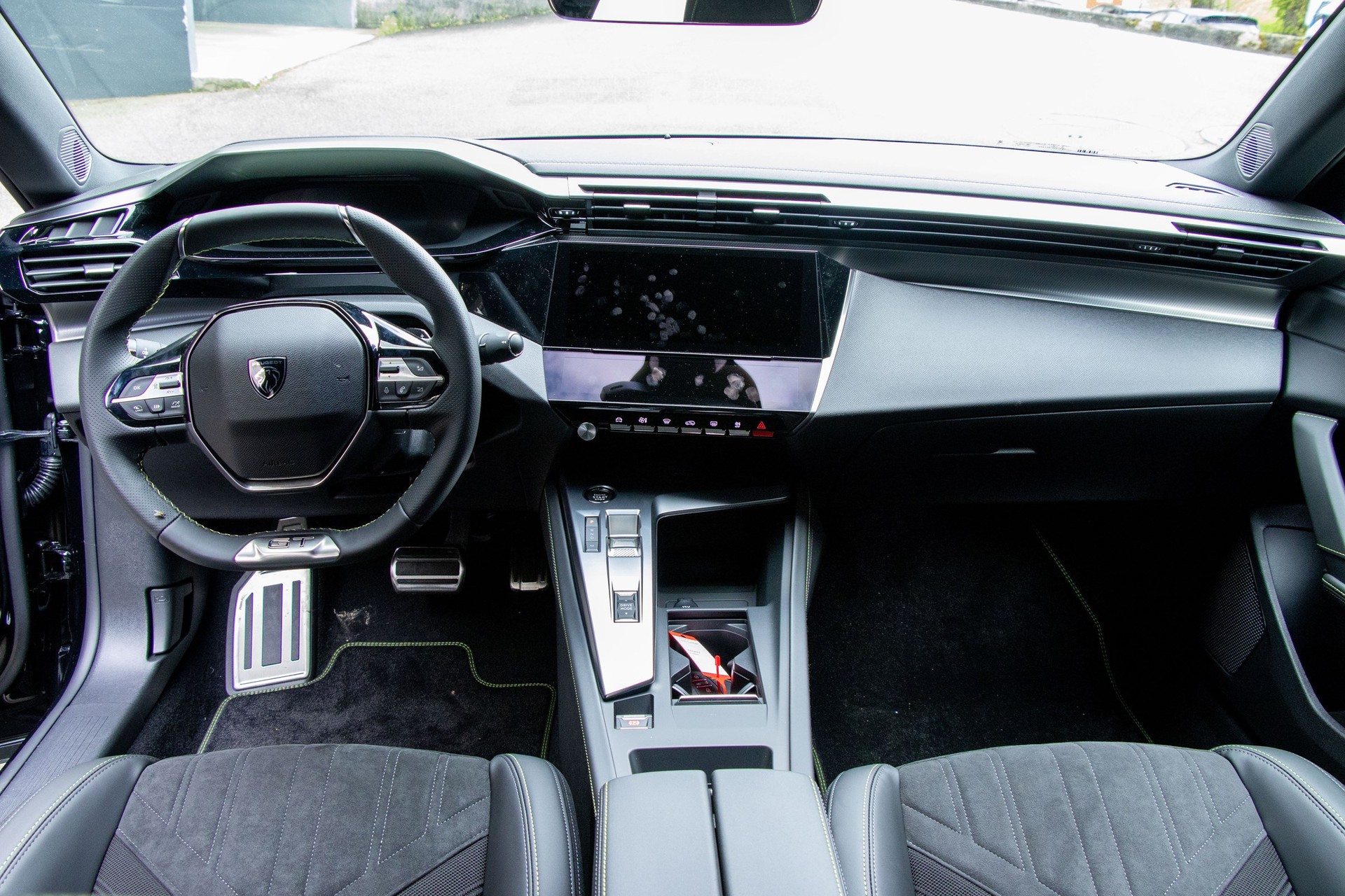 PEUGEOT 408 1.2 PureTech GT EAT8-image-6