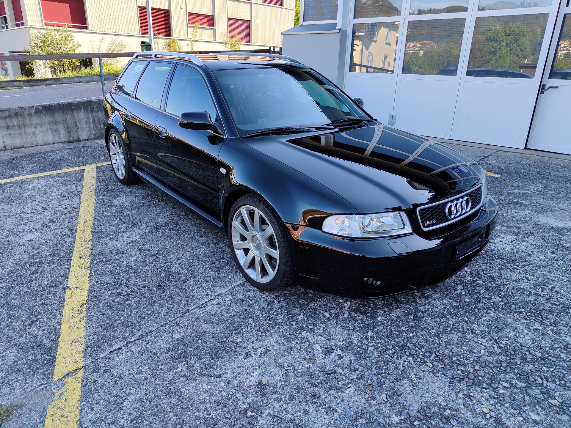 AUDI RS4 Avant quattro-image-0