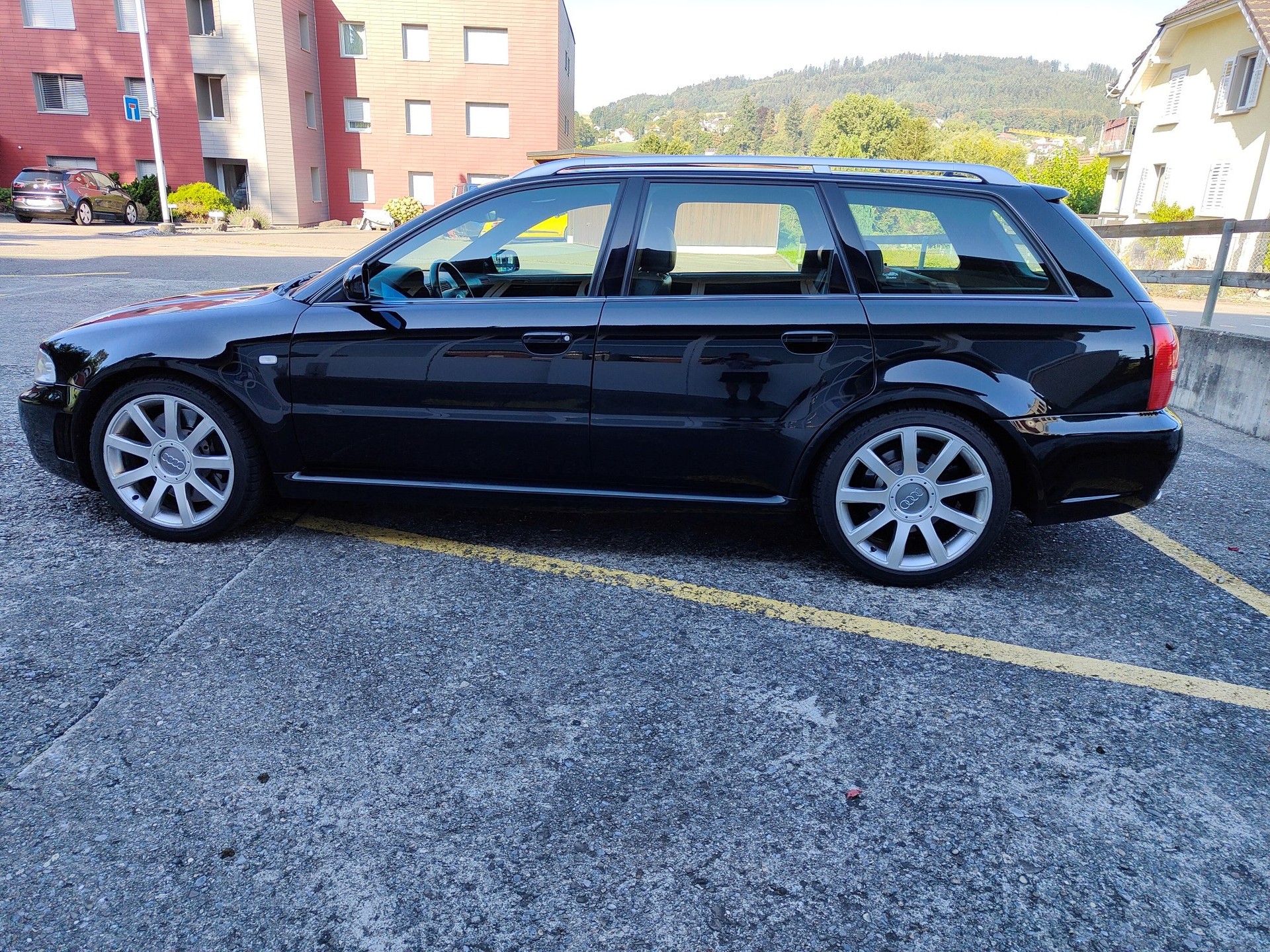 AUDI RS4 Avant quattro-image-2