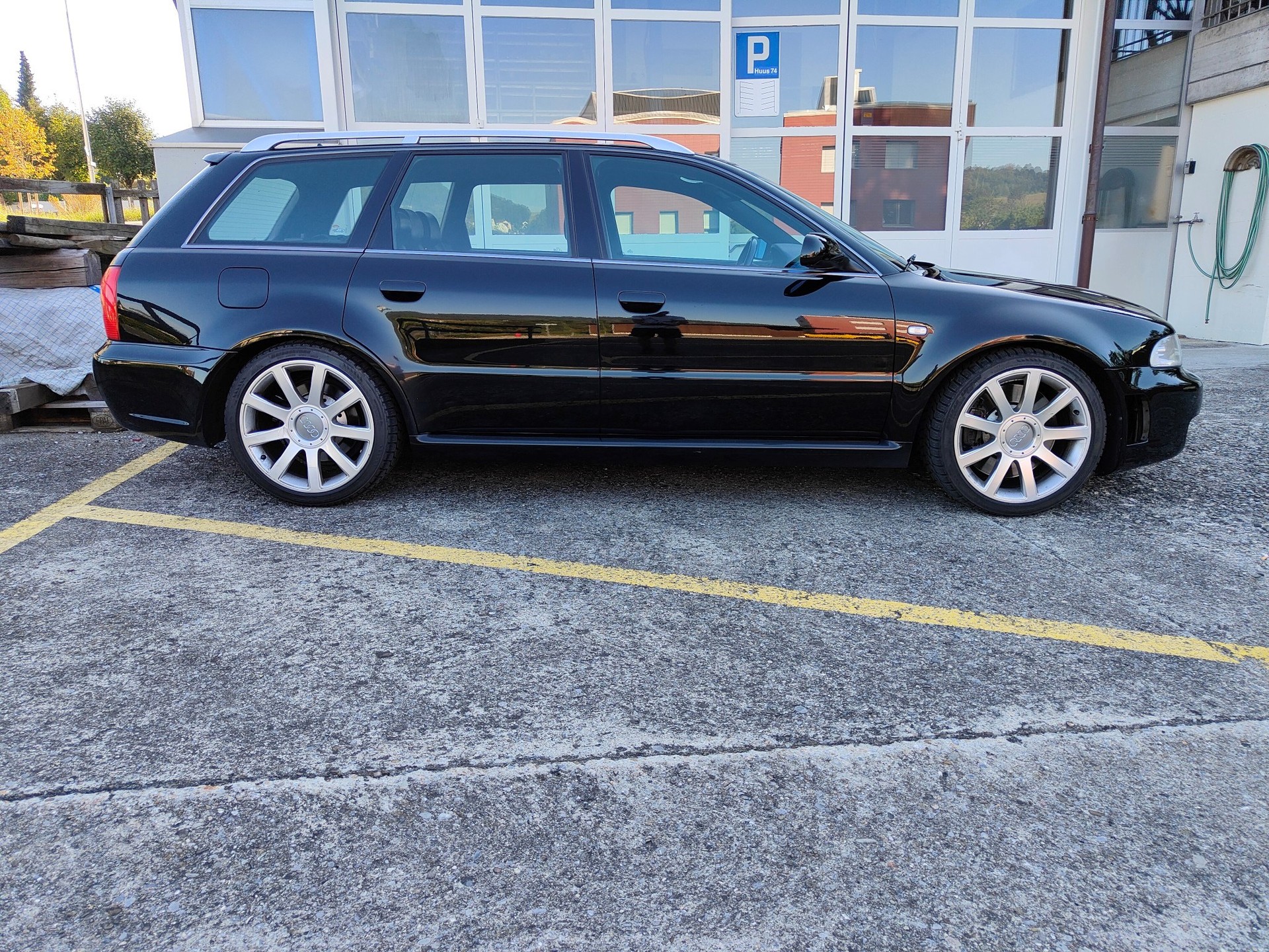 AUDI RS4 Avant quattro-image-3
