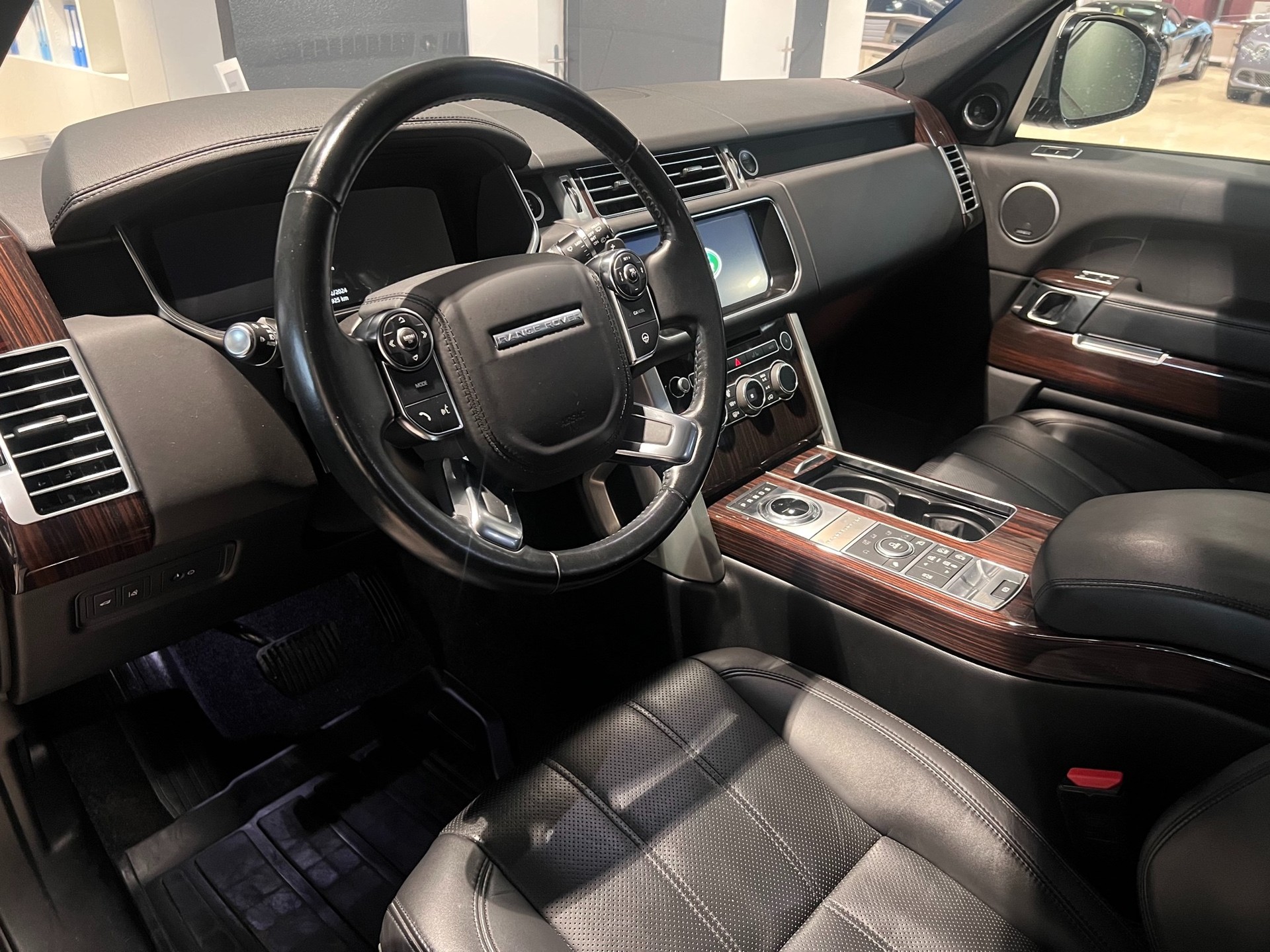 LAND ROVER Range Rover 3.0 V6 SC Vogue Automatic-image-9