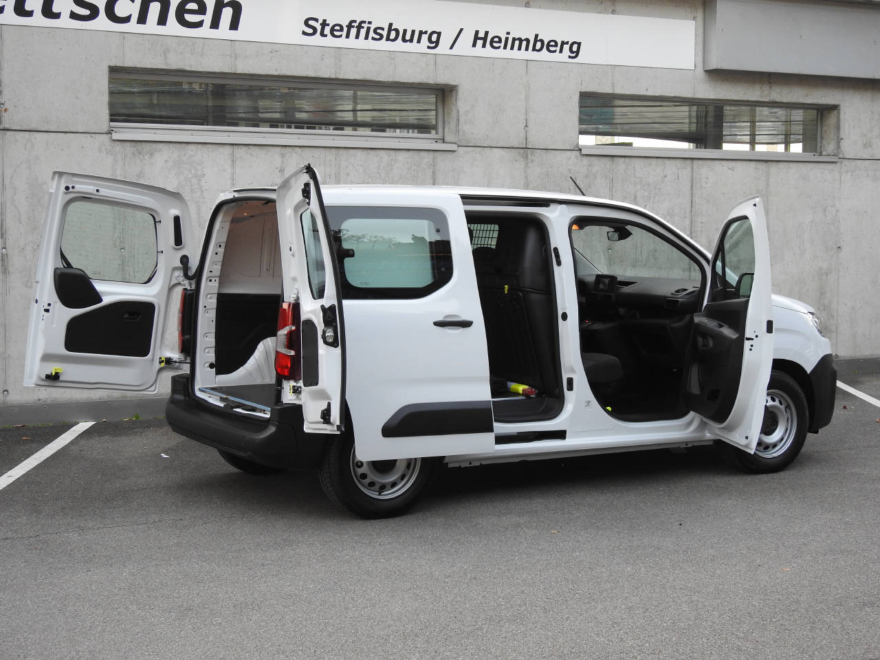 CITROEN e-Berlingo 1000 M 50kWh Swiss Edition-image-9