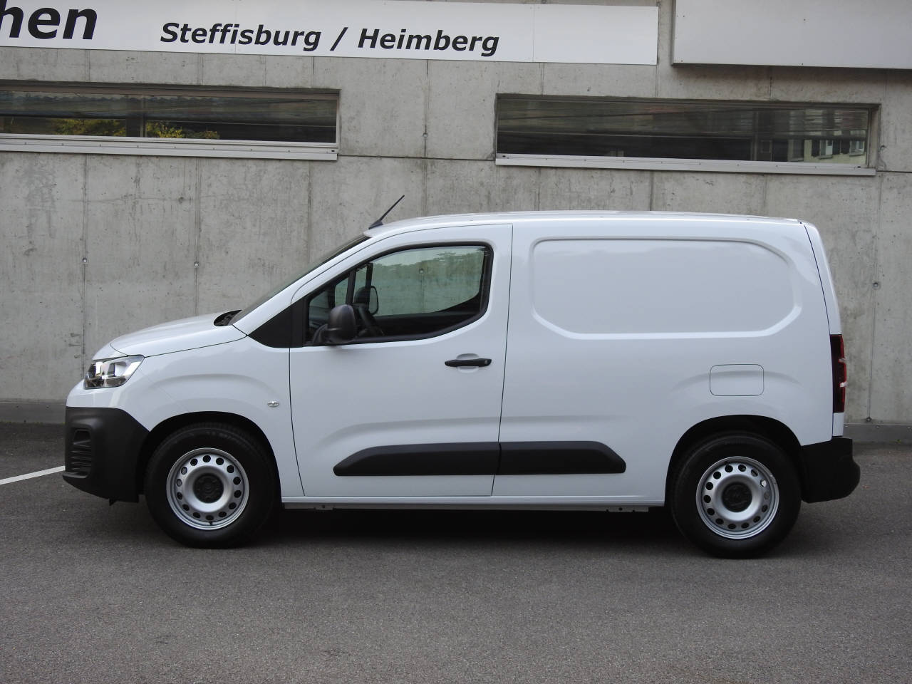 CITROEN e-Berlingo 1000 M 50kWh Swiss Edition-image-7
