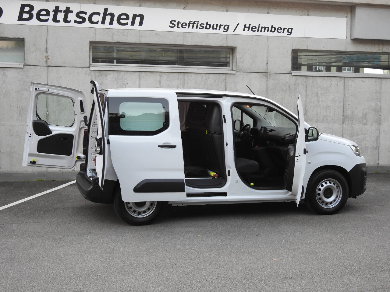 CITROEN e-Berlingo 1000 M 50kWh Swiss Edition-image-10