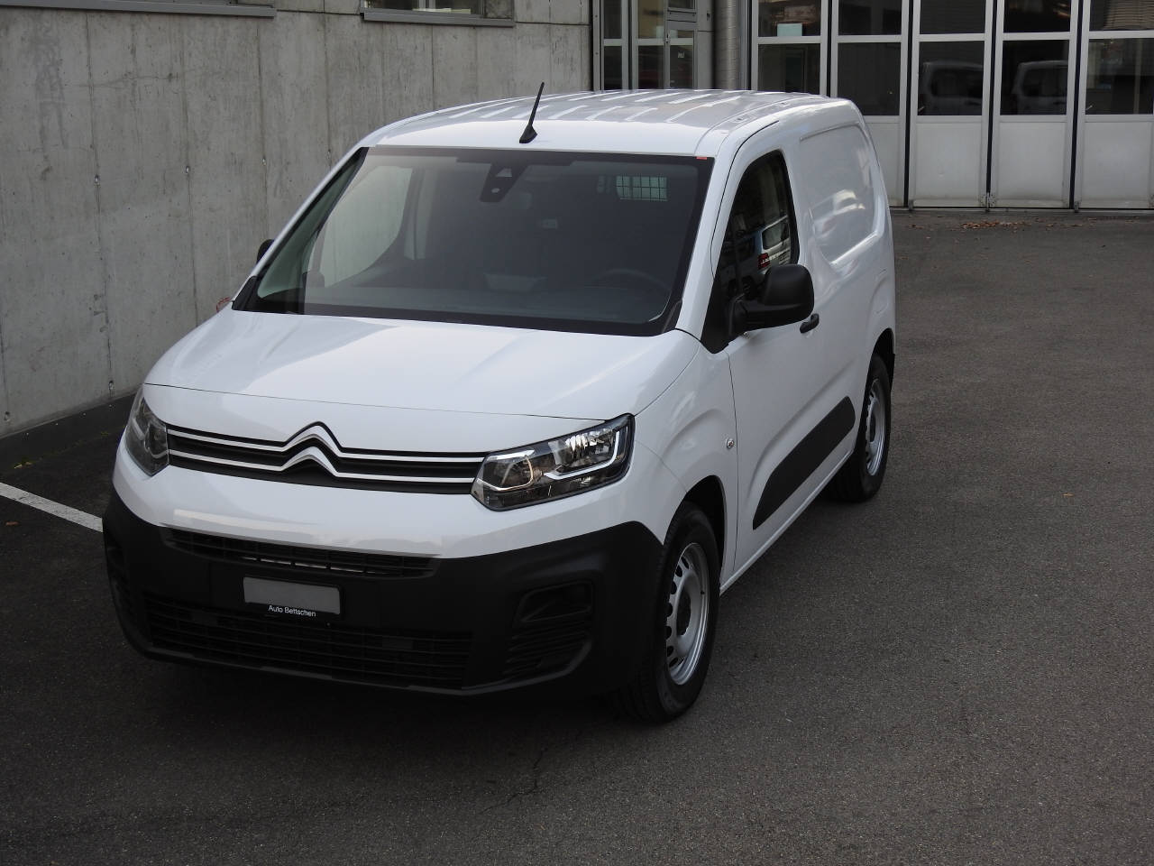 CITROEN e-Berlingo 1000 M 50kWh Swiss Edition-image-6