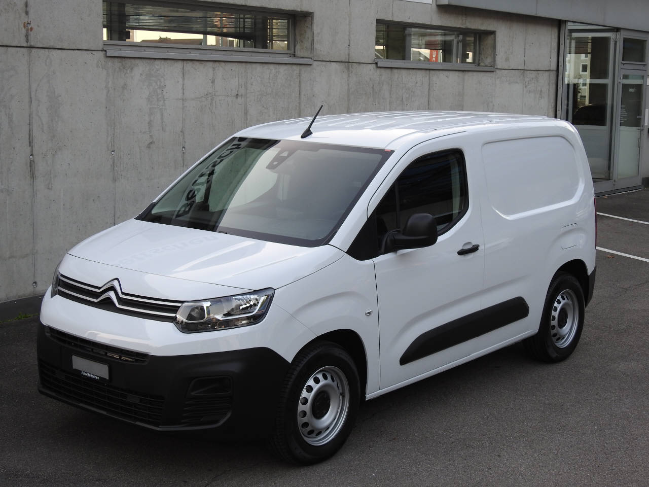 CITROEN e-Berlingo 1000 M 50kWh Swiss Edition-image-4