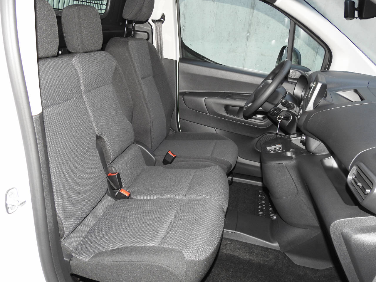 CITROEN e-Berlingo 1000 M 50kWh Swiss Edition-image-11