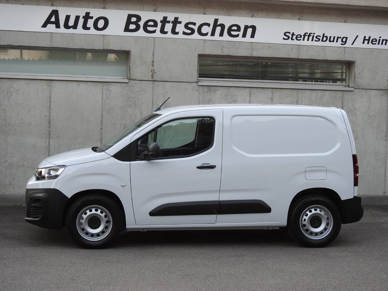 CITROEN e-Berlingo 1000 M 50kWh Swiss Edition-image-2