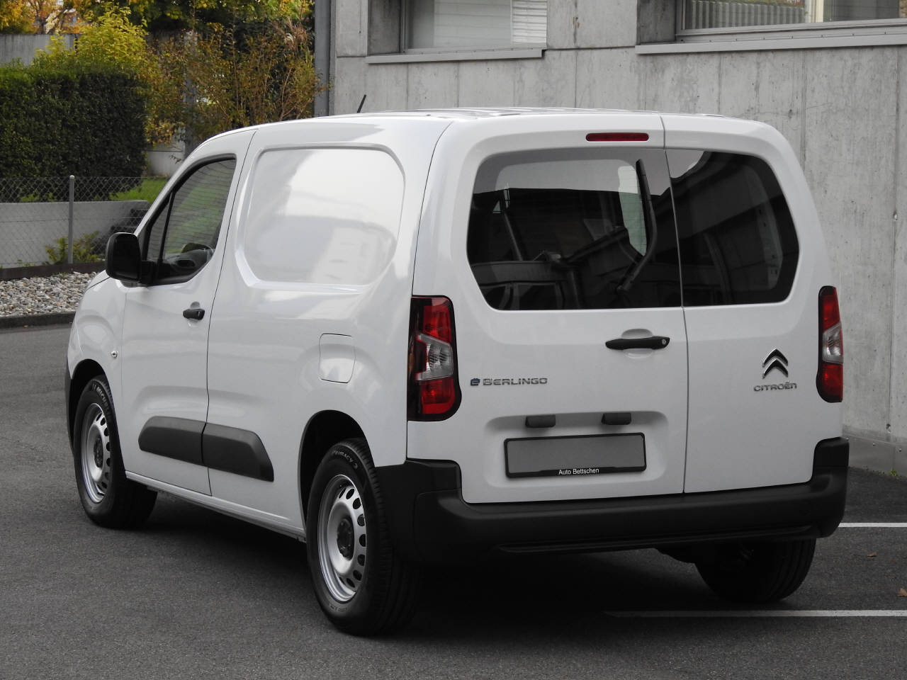 CITROEN e-Berlingo 1000 M 50kWh Swiss Edition-image-8