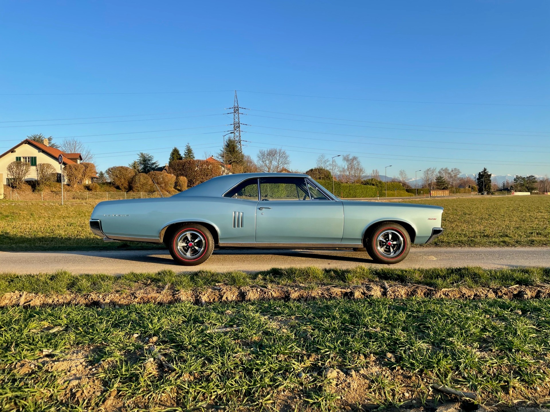 PONTIAC LeMans-image-1