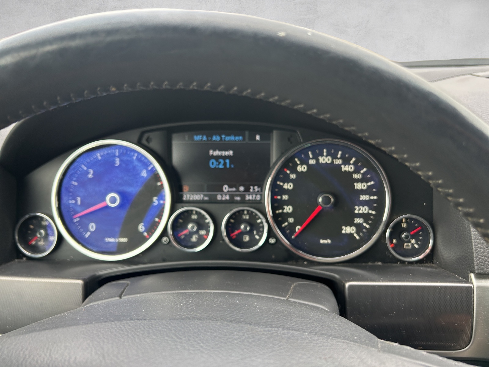 VW Touareg 5.0 TDI V10 Automatic-image-17