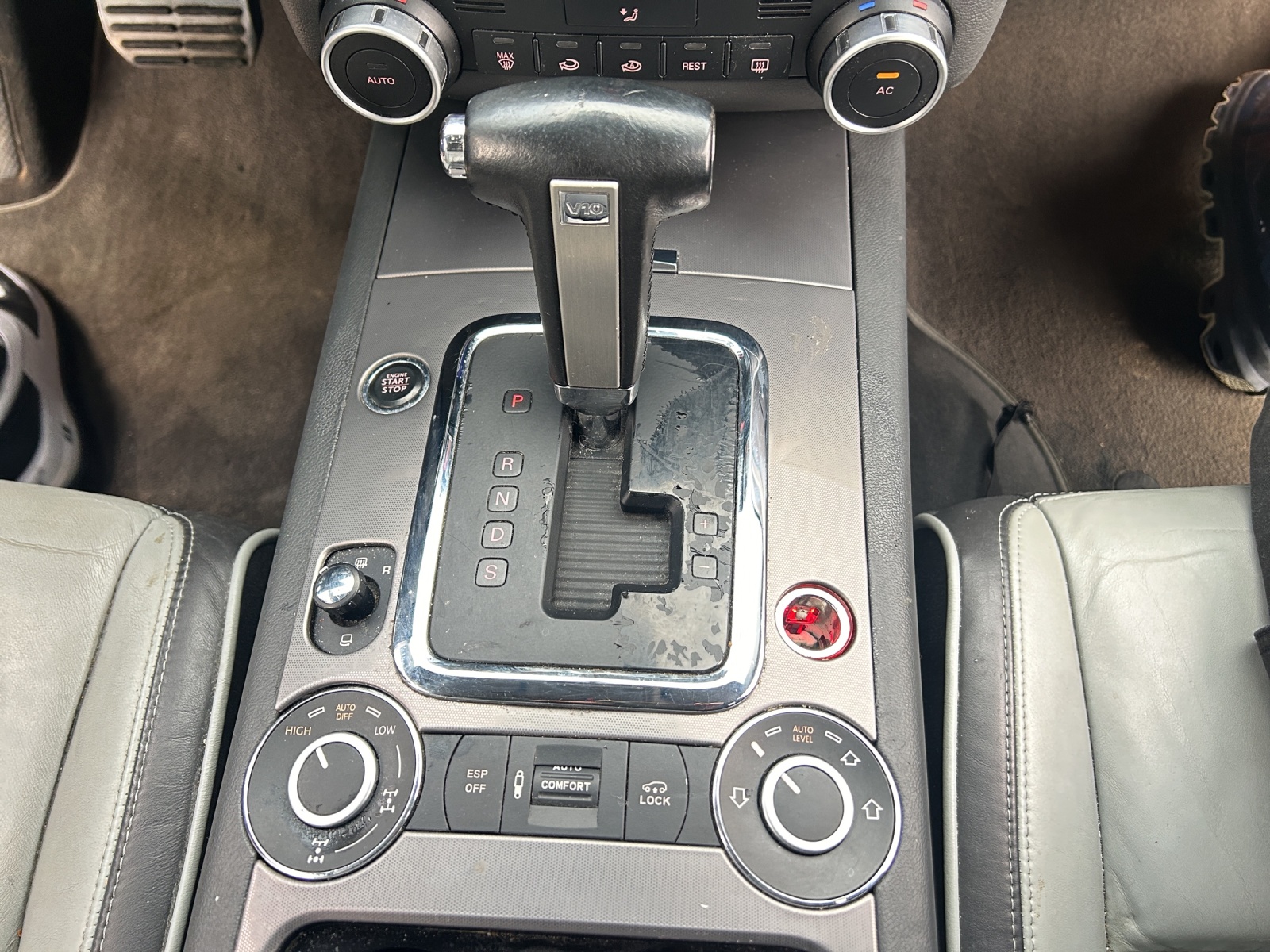 VW Touareg 5.0 TDI V10 Automatic-image-14