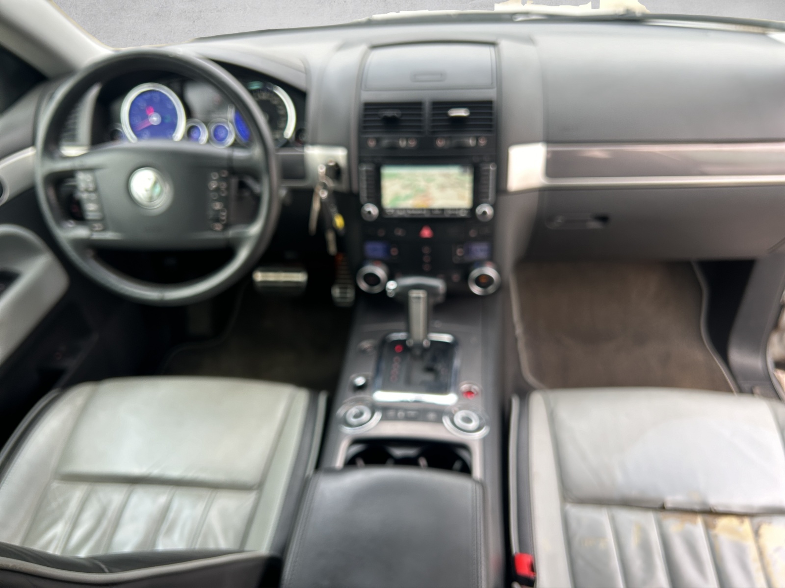 VW Touareg 5.0 TDI V10 Automatic-image-11