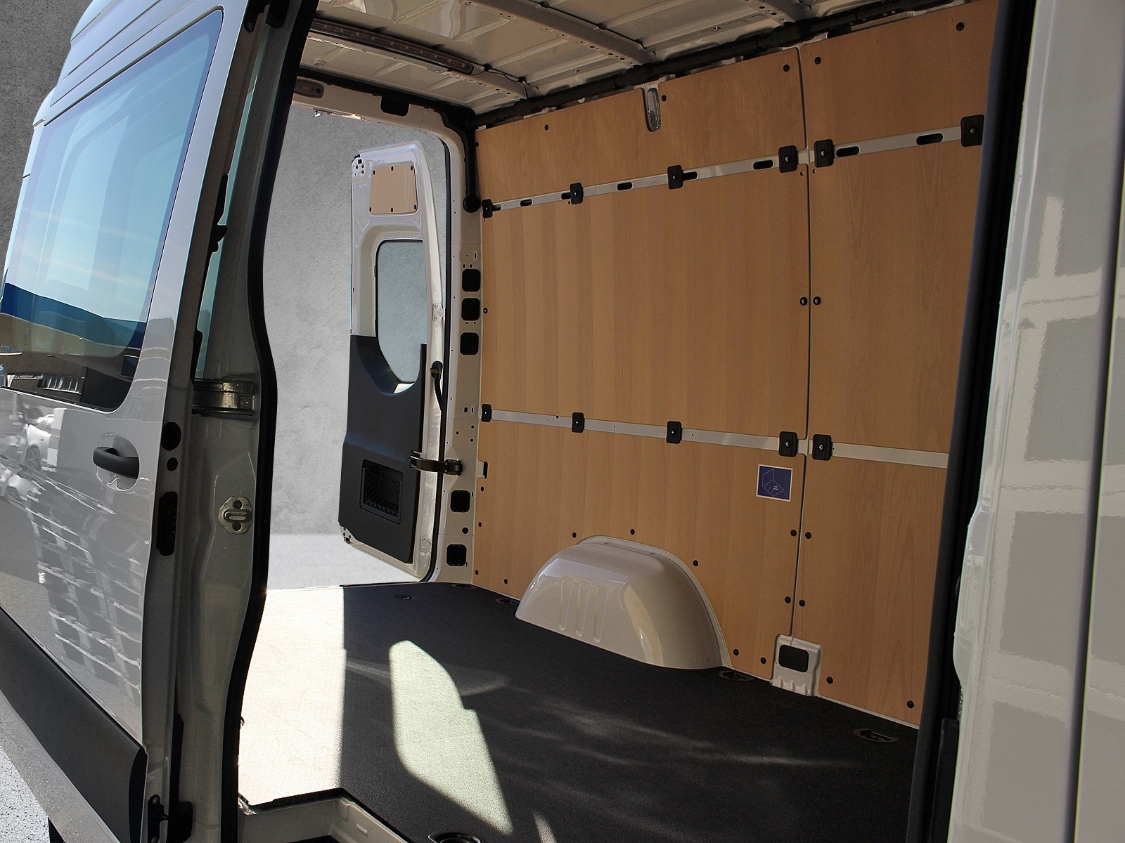 MERCEDES-BENZ eSprinter 320 Pro KA 3665mm S-image-10