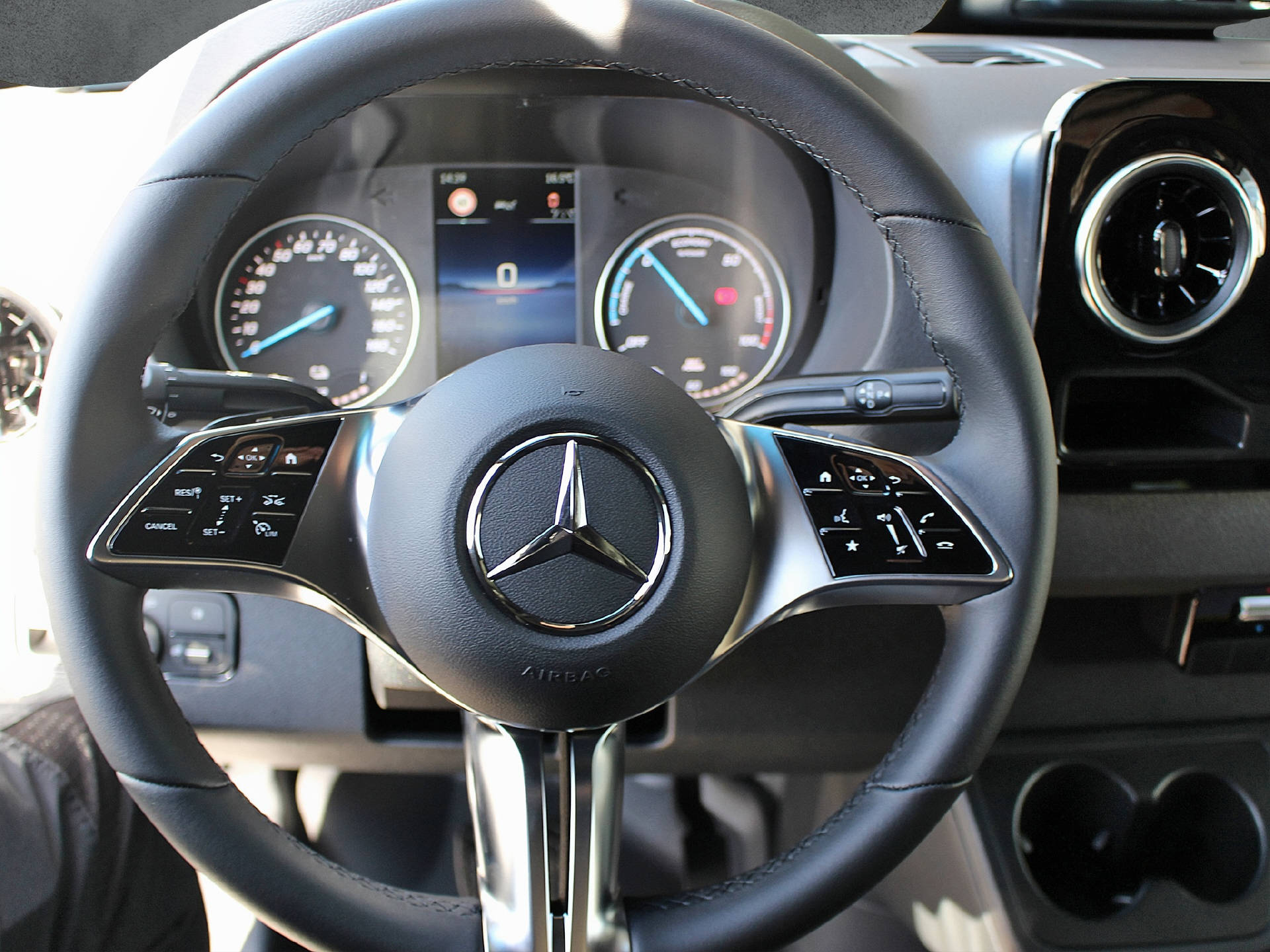 MERCEDES-BENZ eSprinter 320 Pro KA 3665mm S-image-6