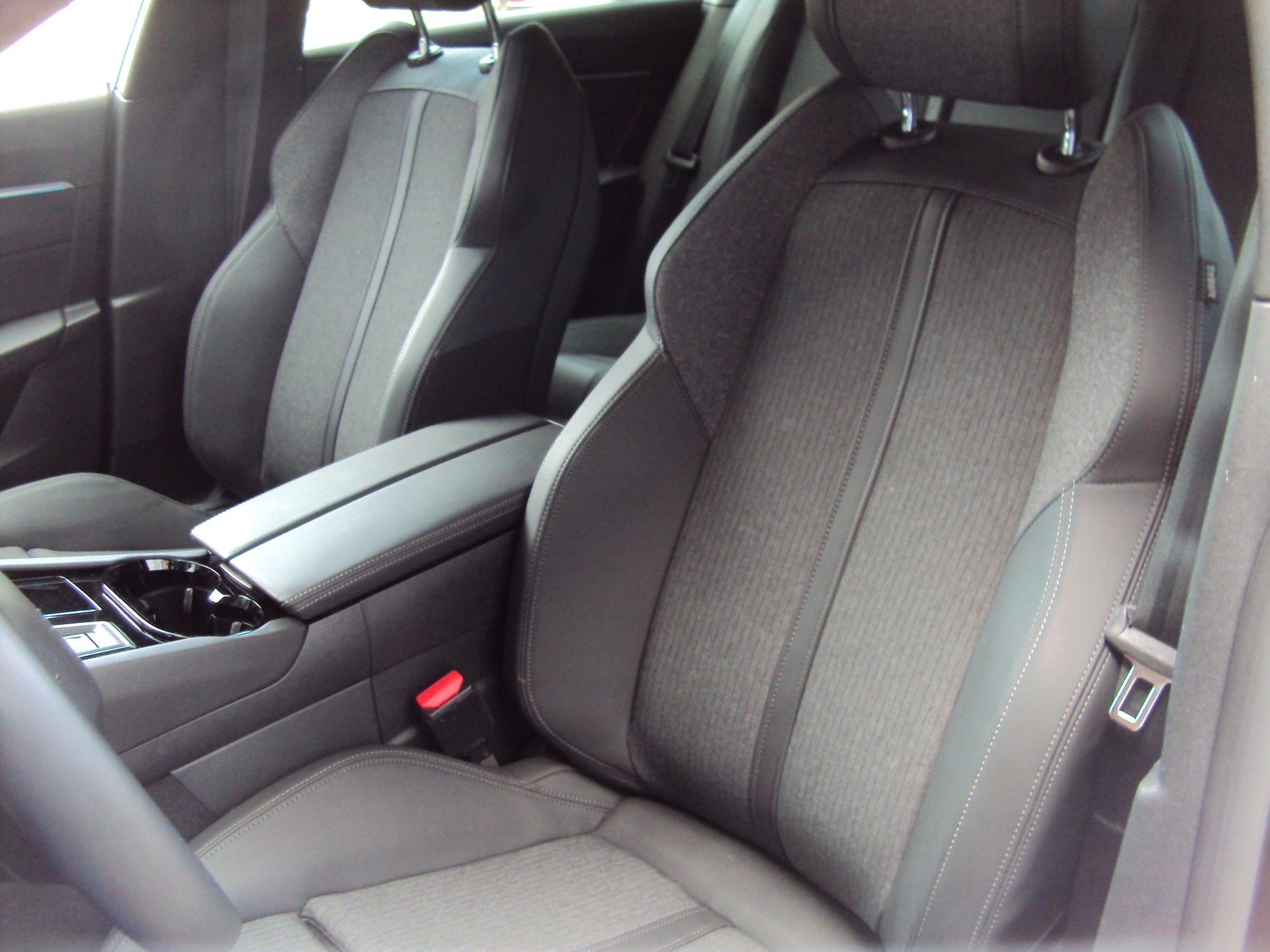 PEUGEOT 508 1.2 PureTech Allure Pack EAT8-image-13