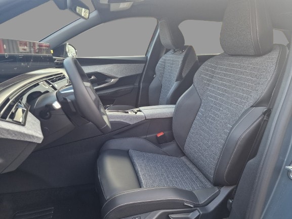 PEUGEOT 5008 1.2 Hybrid Allure-image-8