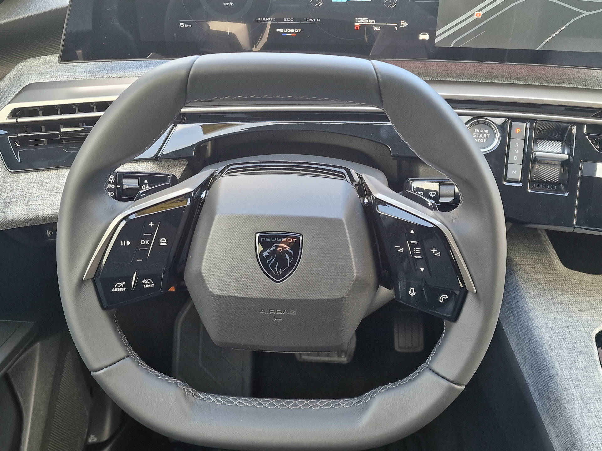 PEUGEOT 5008 1.2 Hybrid Allure-image-10