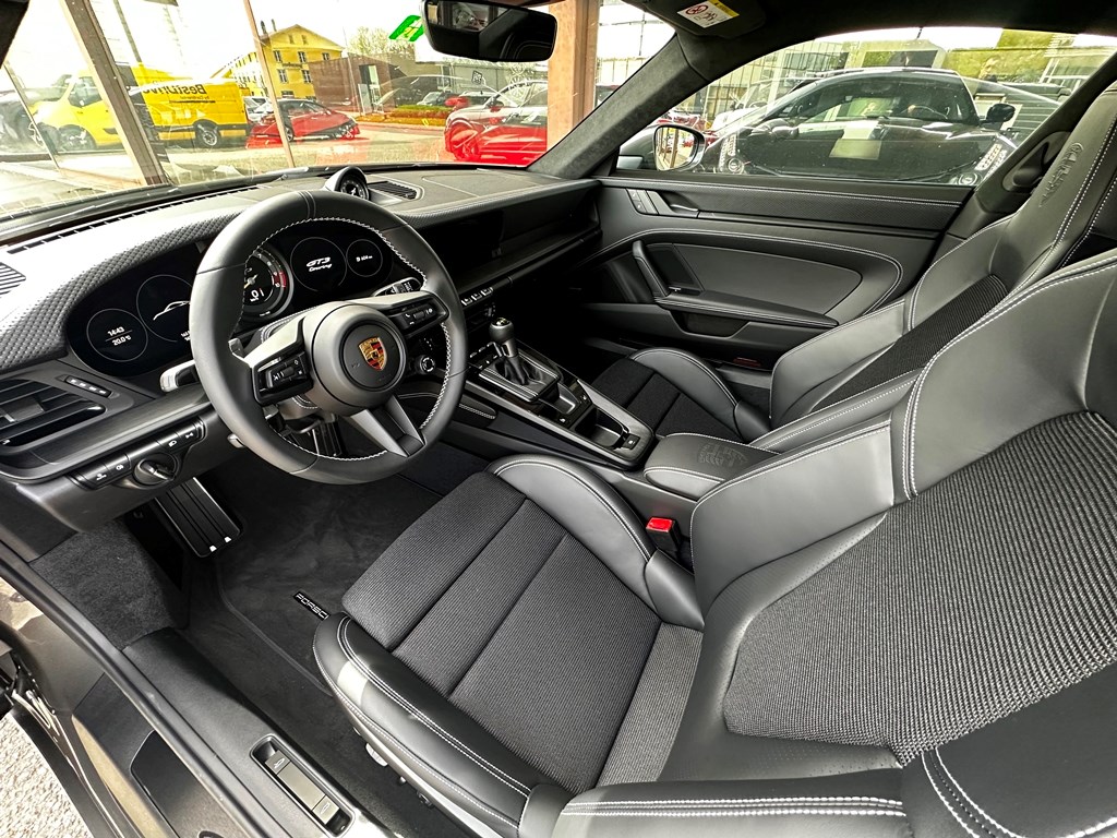 PORSCHE 911 Coupé 4.0 GT3 Touring PDK-image-6