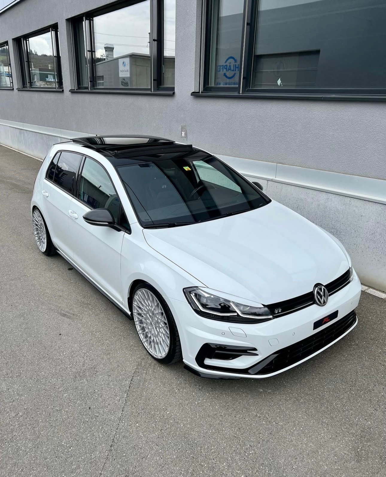 VW Golf 2.0 TSI R 4Motion DSG-image-0