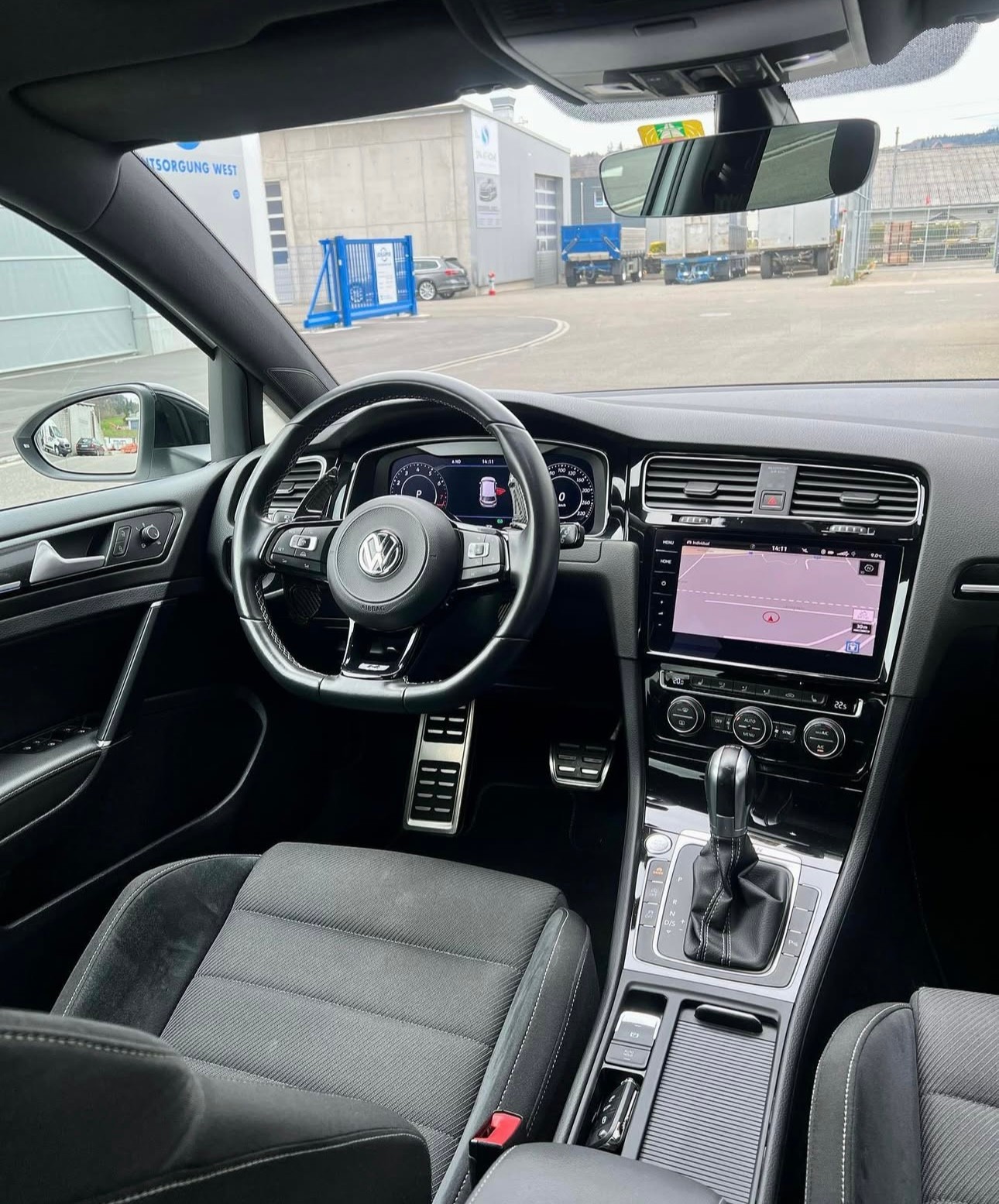 VW Golf 2.0 TSI R 4Motion DSG-image-4