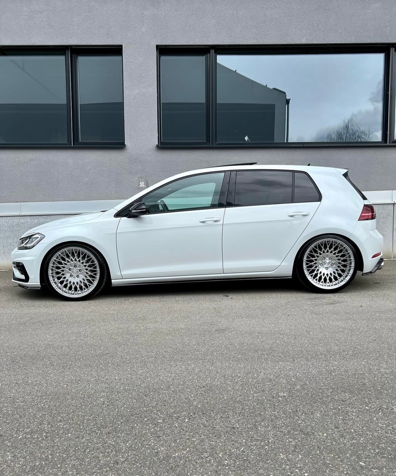 VW Golf 2.0 TSI R 4Motion DSG-image-1