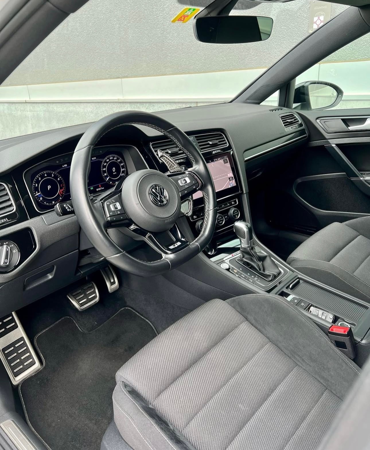 VW Golf 2.0 TSI R 4Motion DSG-image-3