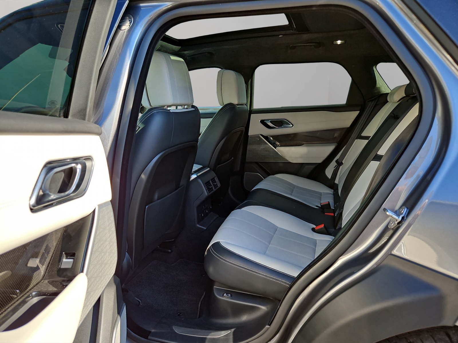 LAND ROVER Range Rover Velar D 300 First Edition Automatic-image-8
