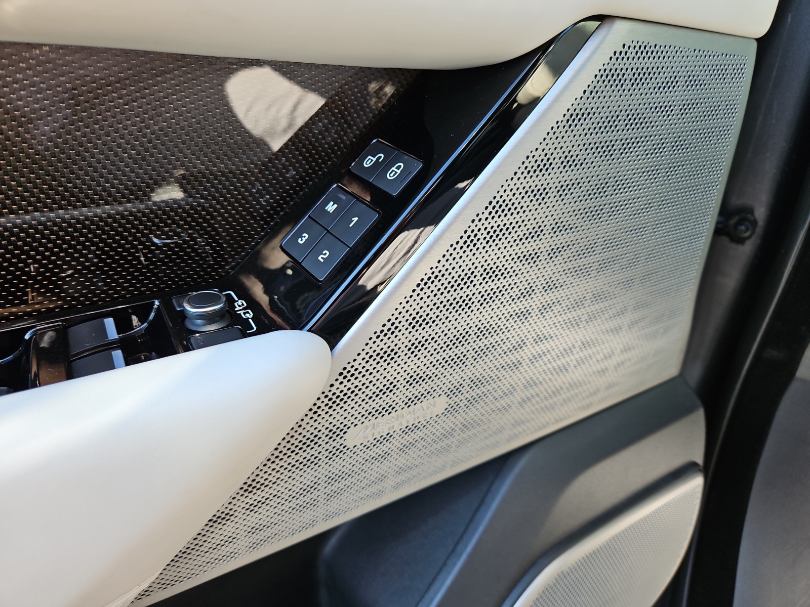 LAND ROVER Range Rover Velar D 300 First Edition Automatic-image-14